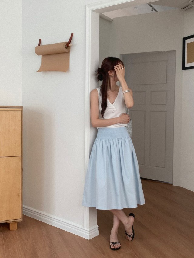 Chân váy chữ A đang gây sốt diện rộng vì mặc lên siêu tôn dáng, dịu dàng như nàng thơ- Ảnh 2. Chân váy chữ A đang gây sốt diện rộng vì mặc lên siêu tôn dáng, dịu dàng như nàng thơ- Ảnh 2.