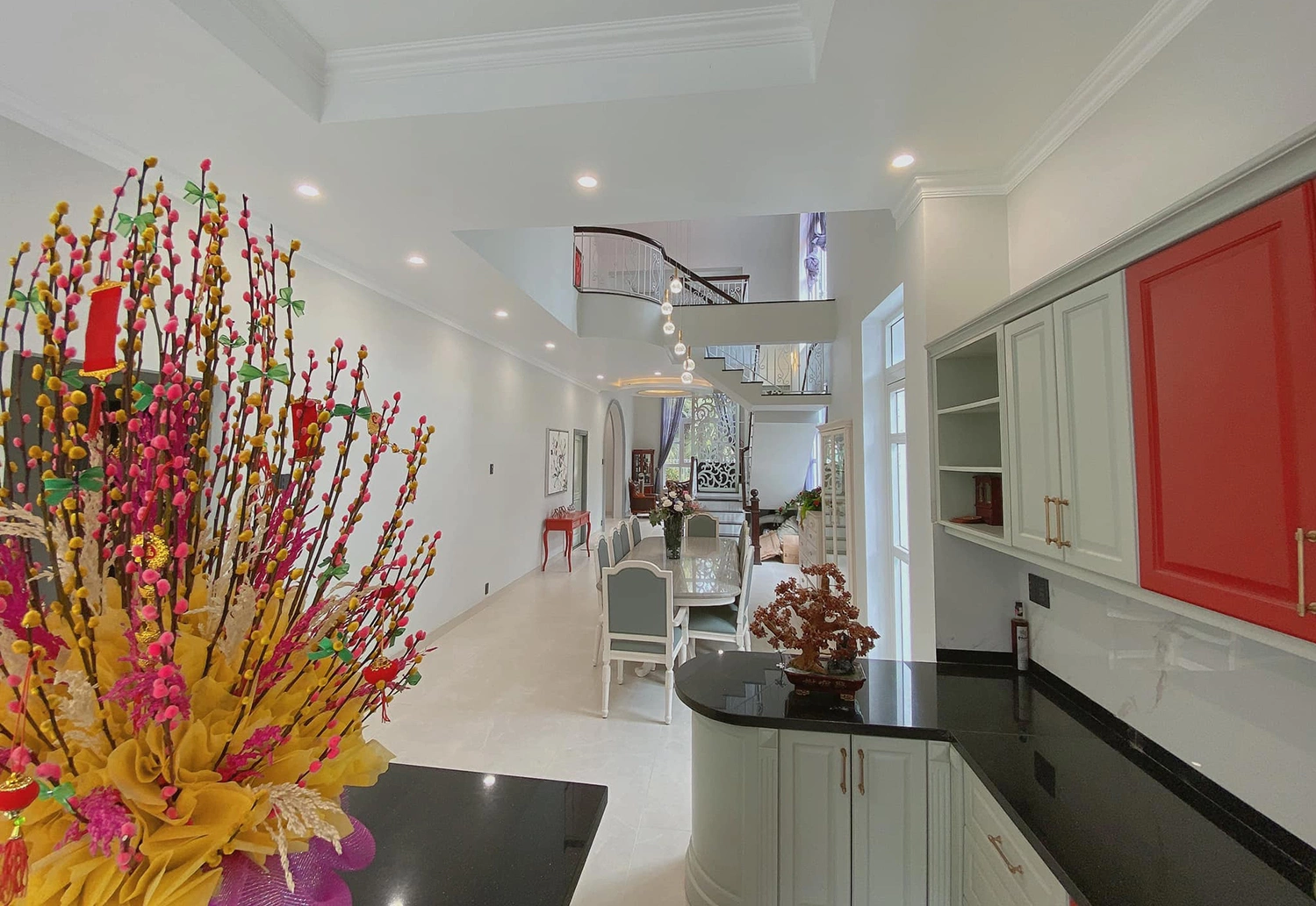 Diễn viên Việt sở hữu 2 biệt thự, 3 nhà hàng: Hủy hôn vợ sắp cưới, tuổi 41 yêu bạn gái kém 16 tuổi - Ảnh 8.