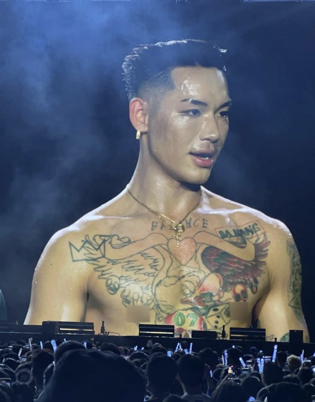 Dương Domic thật sự có thù với chuyện đánh nền, giao diện đến mức này thì netizen công nhận là sến ngang Jack!- Ảnh 9. Dương Domic thật sự có thù với chuyện đánh nền, giao diện đến mức này thì netizen công nhận là sến ngang Jack!- Ảnh 9.