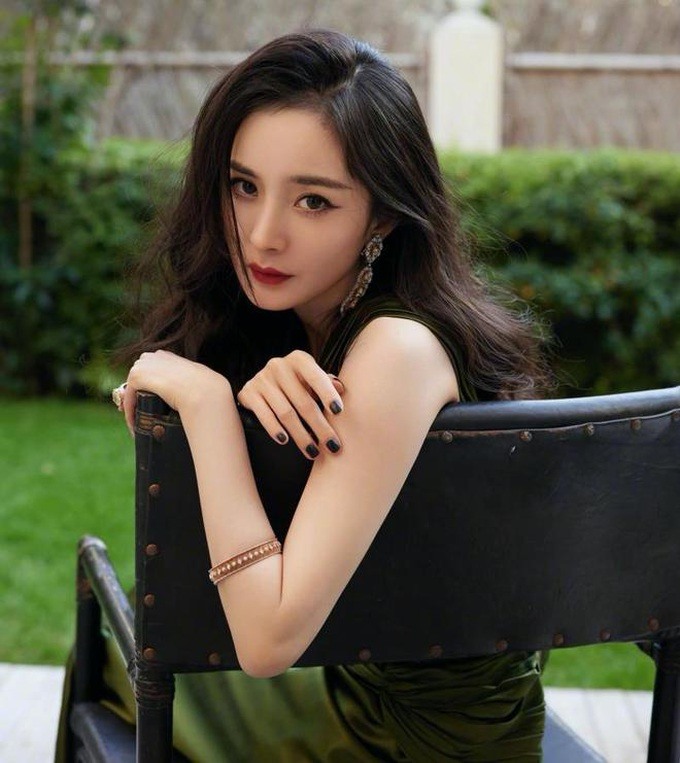 10 nữ diễn viên giàu nhất Trung Quốc 2025: Dương Mịch xếp sau Triệu Lệ Dĩnh, lướt tới hạng 1 mà nghi ngờ nhân sinh- Ảnh 8.