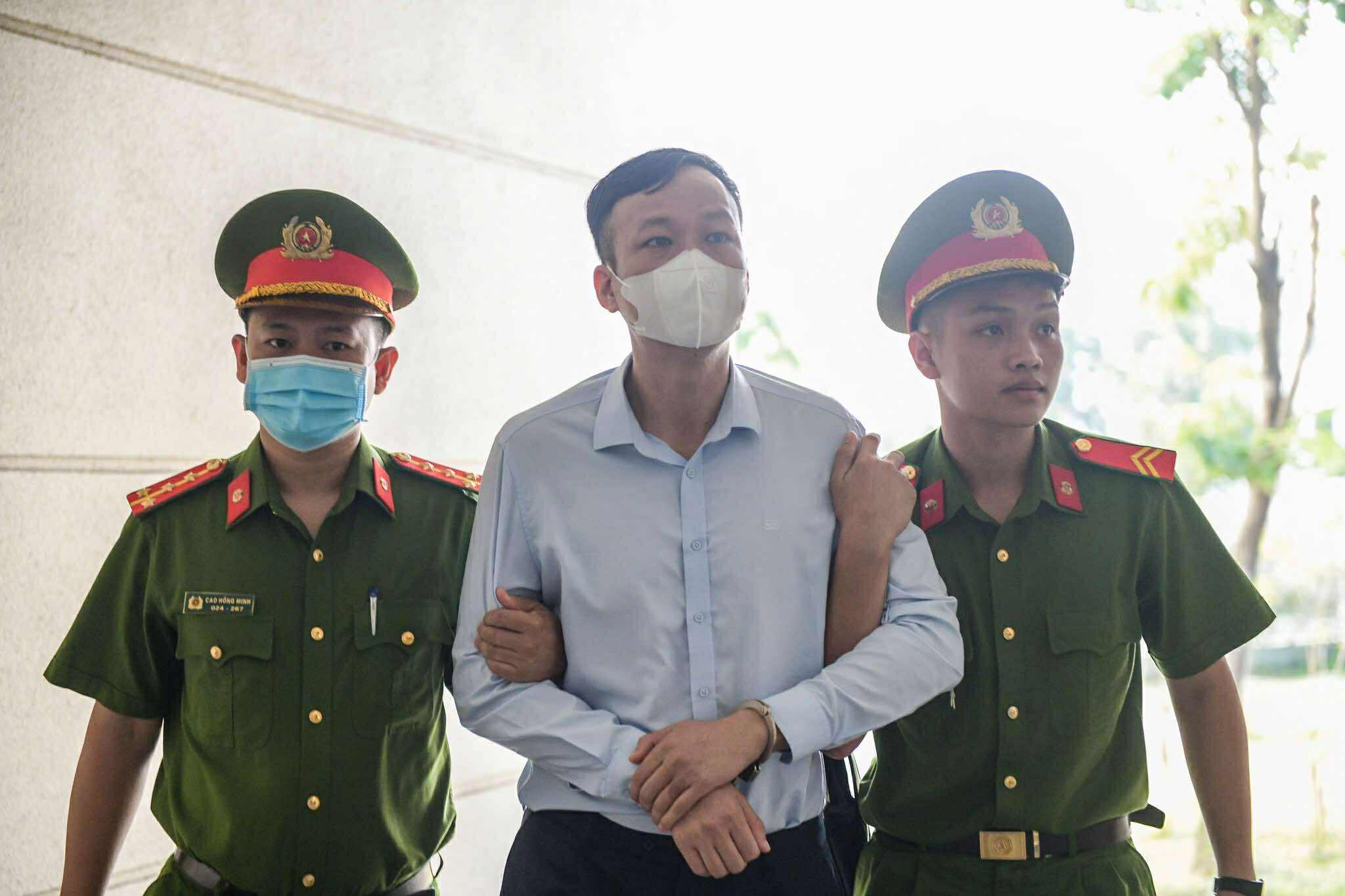 Ông Phạm Thái Hà, cựu trợ lý của cựu chủ tịch Quốc hội, bị đưa ra xét xử - Ảnh 3.