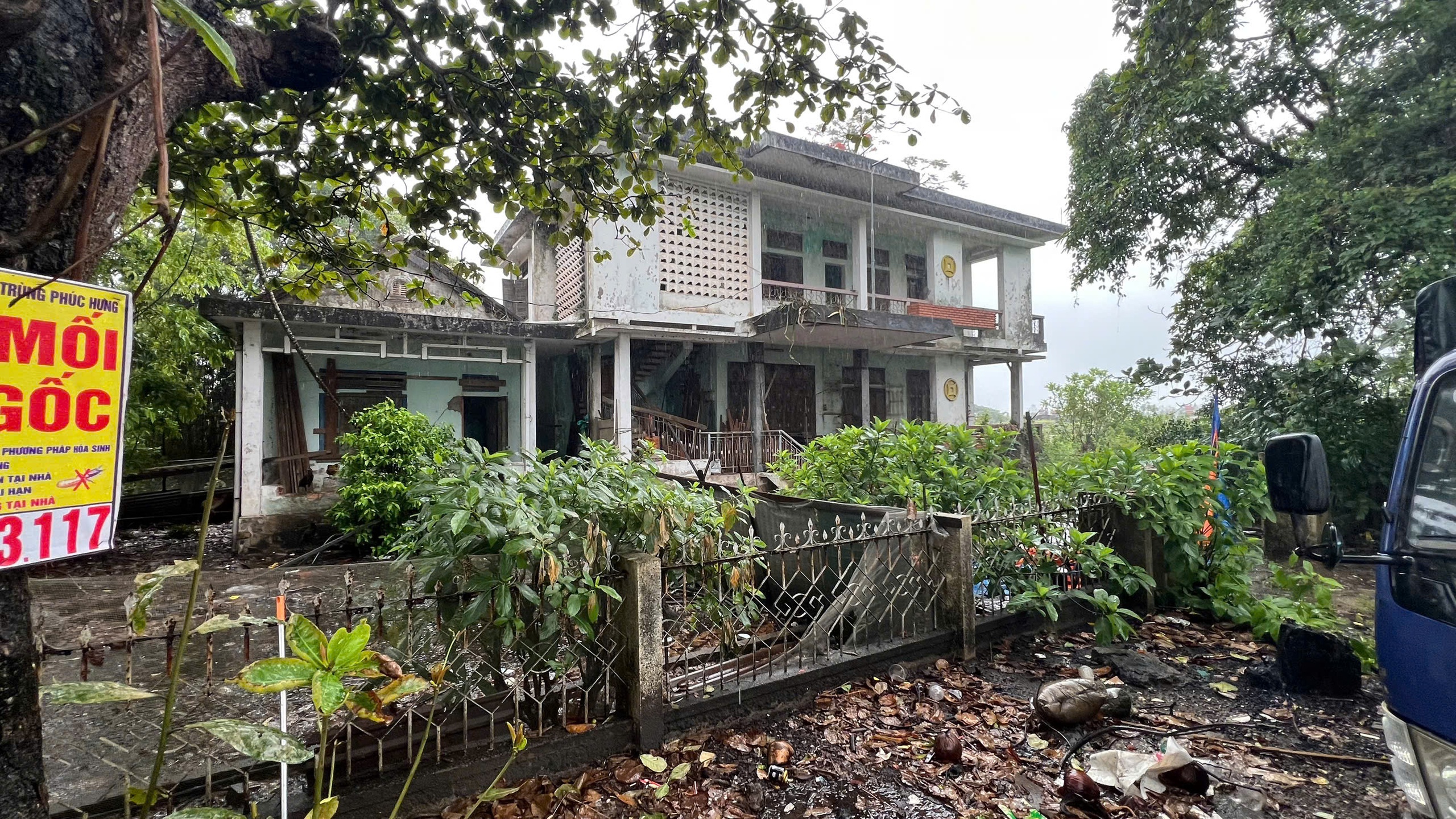 Huế tìm phương án xử lý hiệu quả cho ngôi nhà hoang ven Quốc lộ 49 - Ảnh 2. Huế tìm phương án xử lý hiệu quả cho ngôi nhà hoang ven Quốc lộ 49 - Ảnh 2.