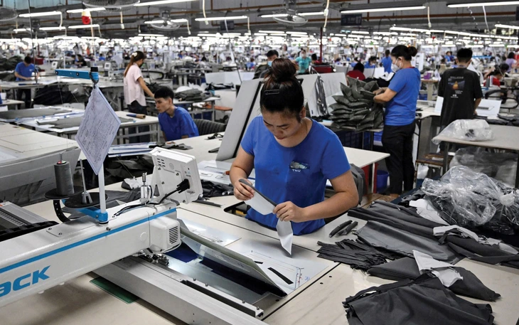 World Bank: Xuất khẩu, du lịch dẫn dắt tăng trưởng GDP Việt Nam nửa đầu 2025 - Ảnh 2.