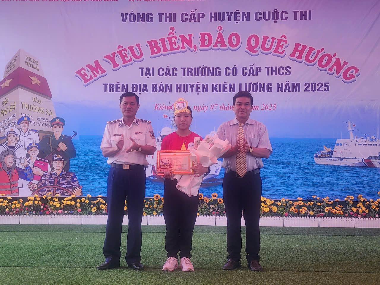 Bộ Tư lệnh Vùng Cảnh sát biển 4 đồng hành với ngư dân Kiên Lương - Ảnh 10.