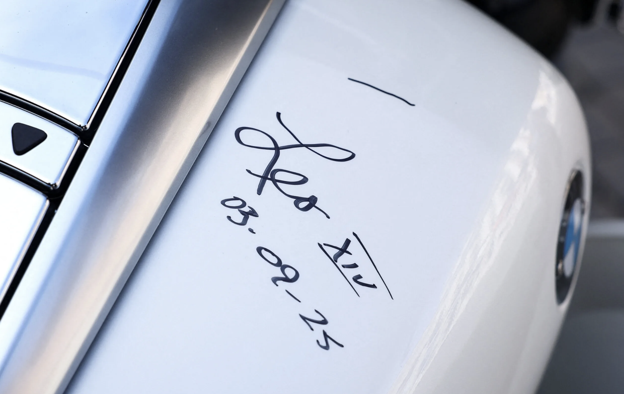 Điểm đặc biệt trên chiếc BMW R 18 Transcontinental dành tặng Giáo hoàng Leo XIV - Ảnh 4.