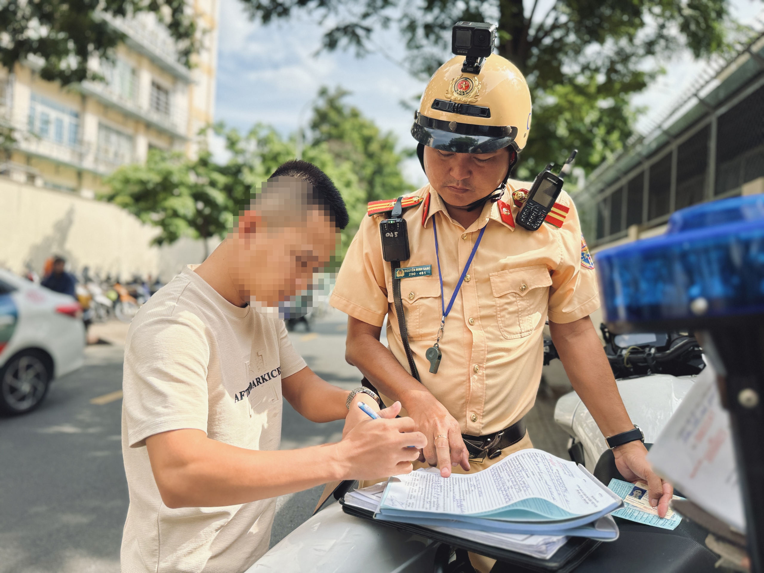 Lưu ý vị trí cấm quay đầu ô tô dù không có biển báo - Ảnh 3. Lưu ý vị trí cấm quay đầu ô tô dù không có biển báo - Ảnh 3.