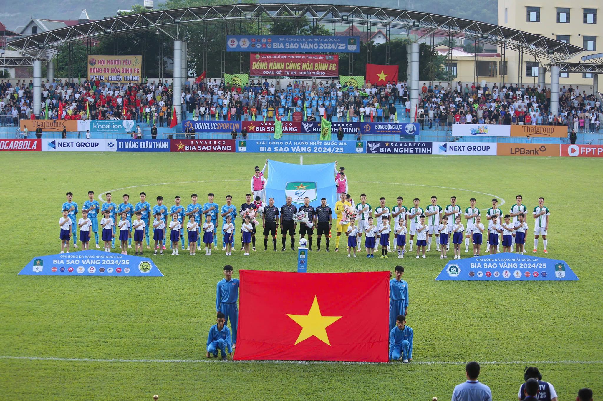 ‘Bom’ lại nổ trước giờ G: CLB Hòa Bình đột ngột rút lui, VPF phải tái bốc thăm giải hạng nhất- Ảnh 2. ‘Bom’ lại nổ trước giờ G: CLB Hòa Bình đột ngột rút lui, VPF phải tái bốc thăm giải hạng nhất- Ảnh 2.