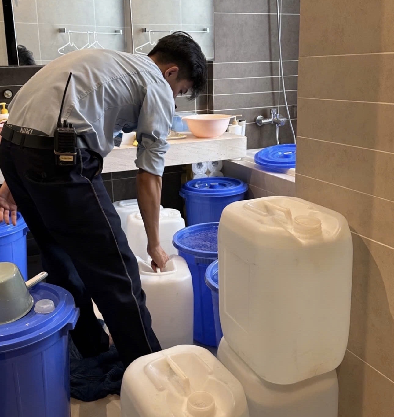 Căn hộ của Phó Chủ tịch Hiệp hội bất động sản TP HCM bị cắt nước suốt 8 tháng- Ảnh 4. Căn hộ của Phó Chủ tịch Hiệp hội bất động sản TP HCM bị cắt nước suốt 8 tháng- Ảnh 4.