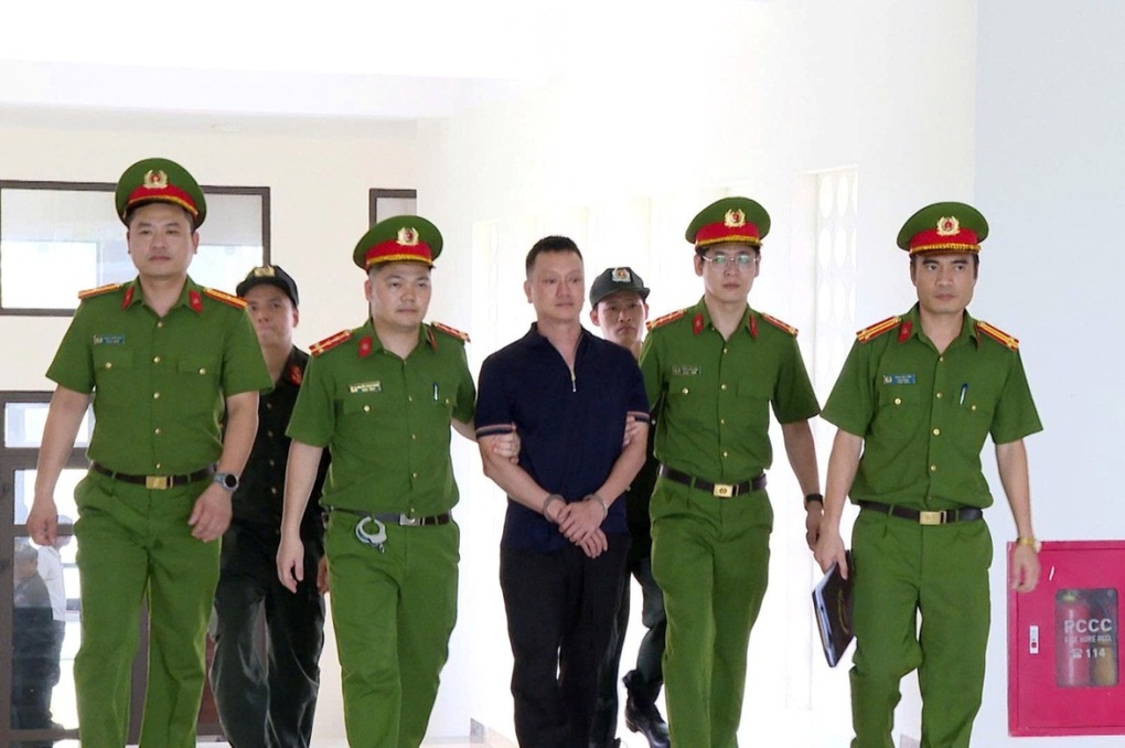 Quân sư lão luyện giúp trùm giang hồ Vi “Ngộ” điều hành băng nhóm tội phạm - 2