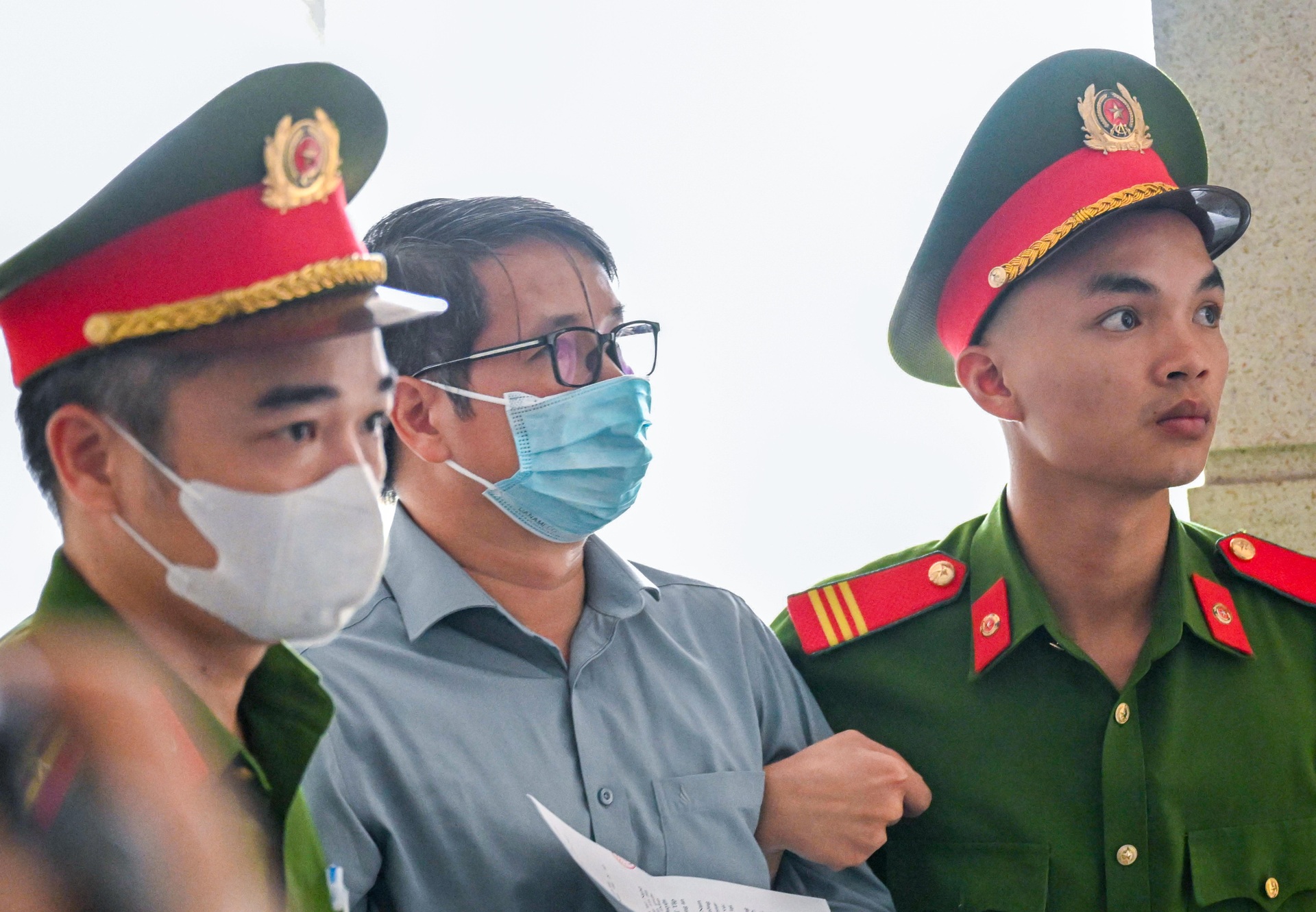 Cựu Phó Chủ nhiệm Văn phòng Quốc hội Phạm Thái Hà cùng nhiều bị cáo tới tòa - 3 Cựu Phó Chủ nhiệm Văn phòng Quốc hội Phạm Thái Hà cùng nhiều bị cáo tới tòa - 3