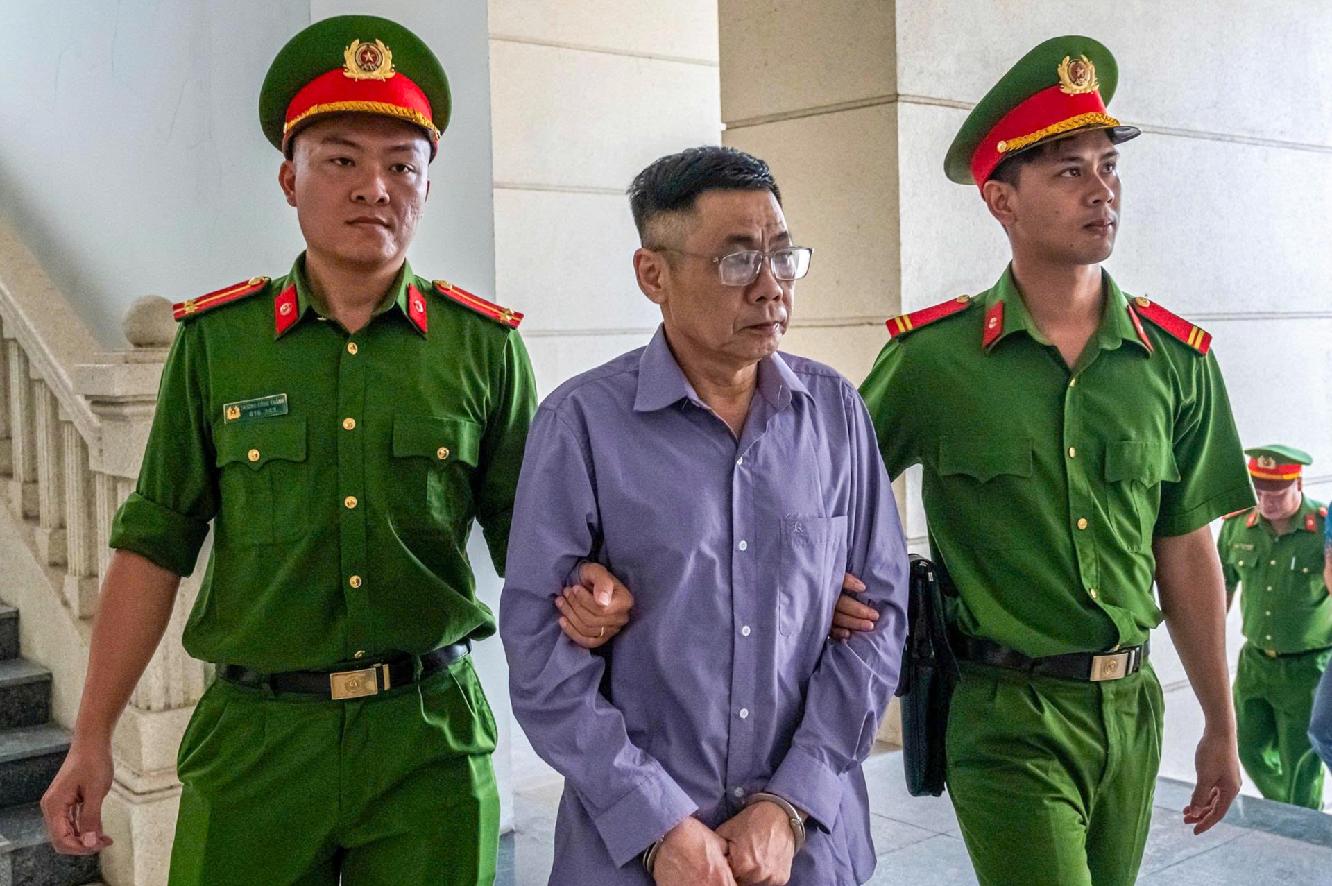 Cựu Phó Chủ nhiệm Văn phòng Quốc hội Phạm Thái Hà cùng nhiều bị cáo tới tòa - 8 Cựu Phó Chủ nhiệm Văn phòng Quốc hội Phạm Thái Hà cùng nhiều bị cáo tới tòa - 8