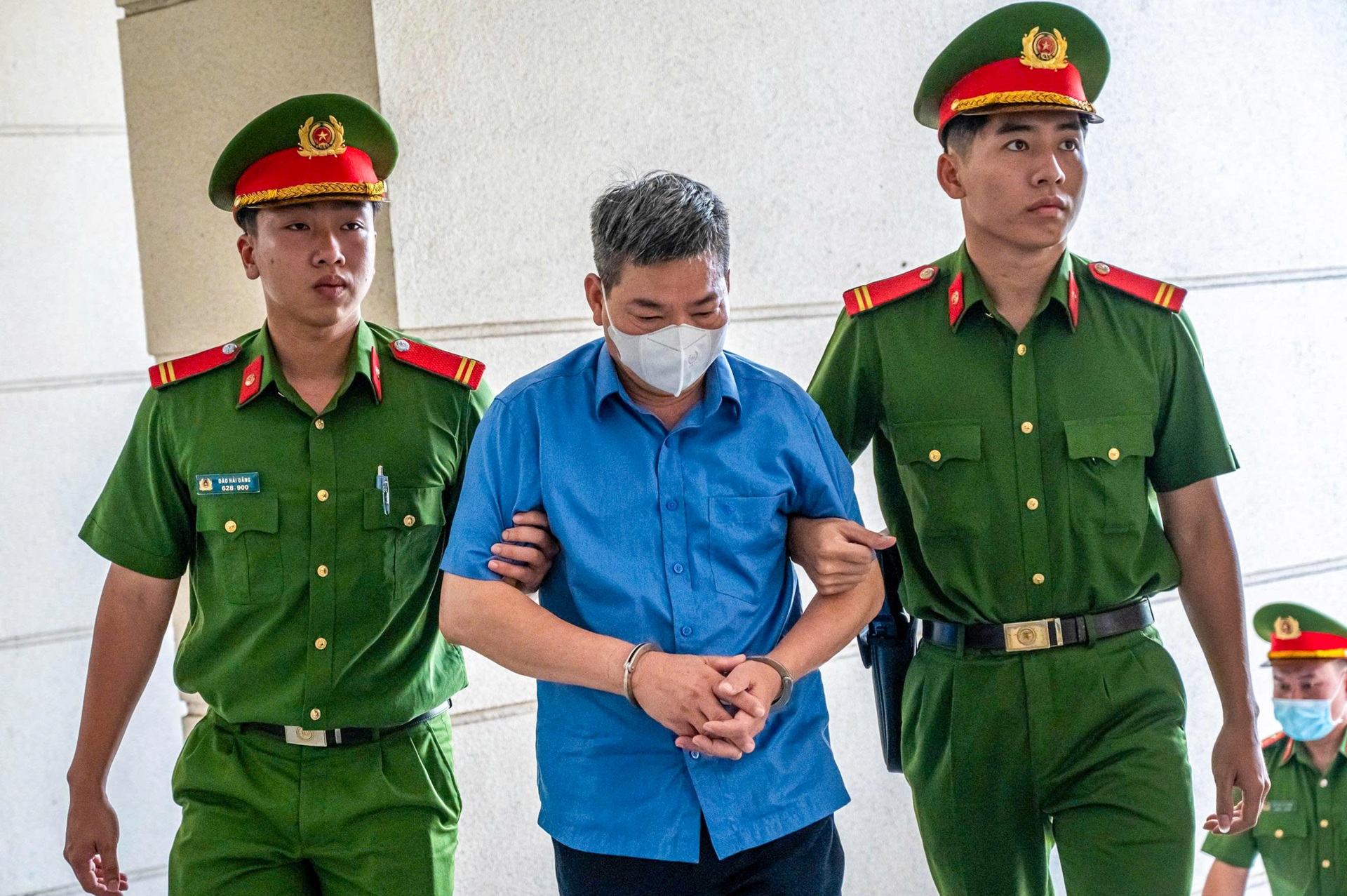 Cựu Phó Chủ nhiệm Văn phòng Quốc hội Phạm Thái Hà cùng nhiều bị cáo tới tòa - 7 Cựu Phó Chủ nhiệm Văn phòng Quốc hội Phạm Thái Hà cùng nhiều bị cáo tới tòa - 7