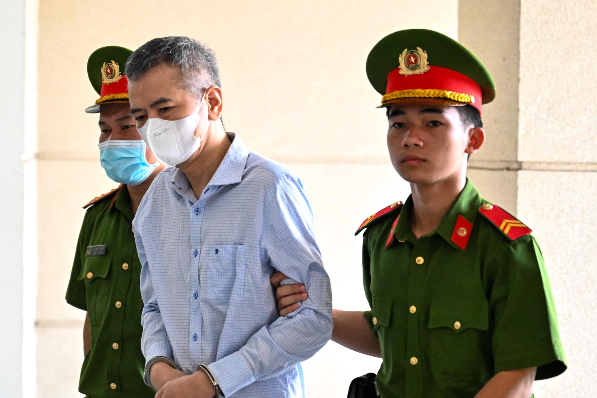 Cựu Phó Chủ nhiệm Văn phòng Quốc hội Phạm Thái Hà cùng nhiều bị cáo tới tòa - 9 Cựu Phó Chủ nhiệm Văn phòng Quốc hội Phạm Thái Hà cùng nhiều bị cáo tới tòa - 9