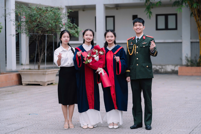 Bốn anh chị em nhà Hương và Hường. Ảnh: Nhân vật cung cấp