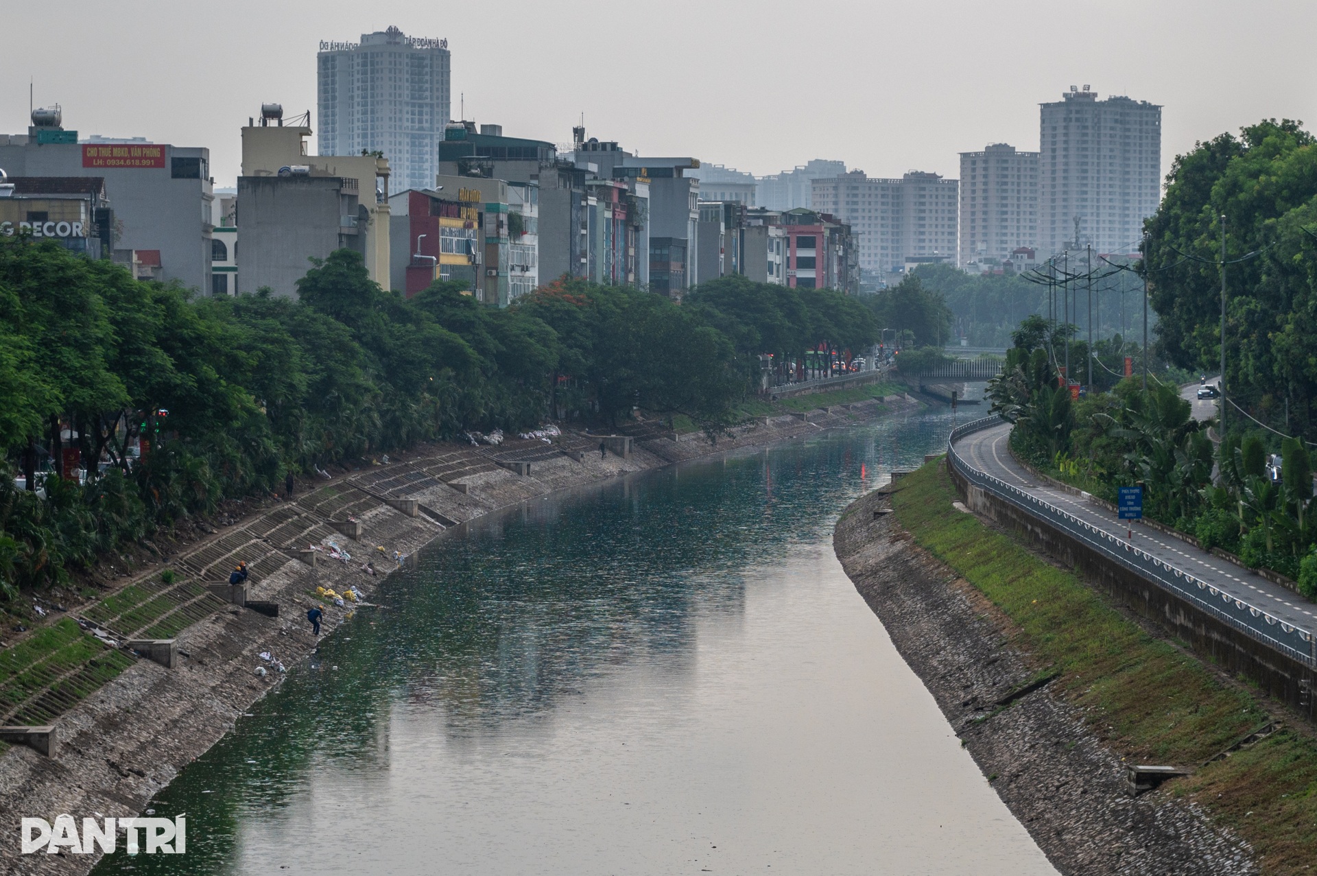 Hình ảnh sông Tô Lịch đón dòng nước trong xanh mới từ hồ Tây - 10 Hình ảnh sông Tô Lịch đón dòng nước trong xanh mới từ hồ Tây - 10