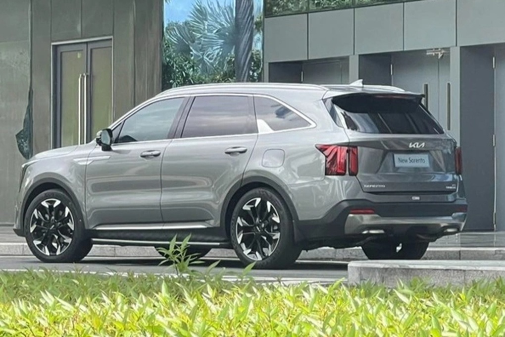 Đối thủ của Santa Fe lộ diện trên đường phố, có thể mở bán trong tháng này - 3