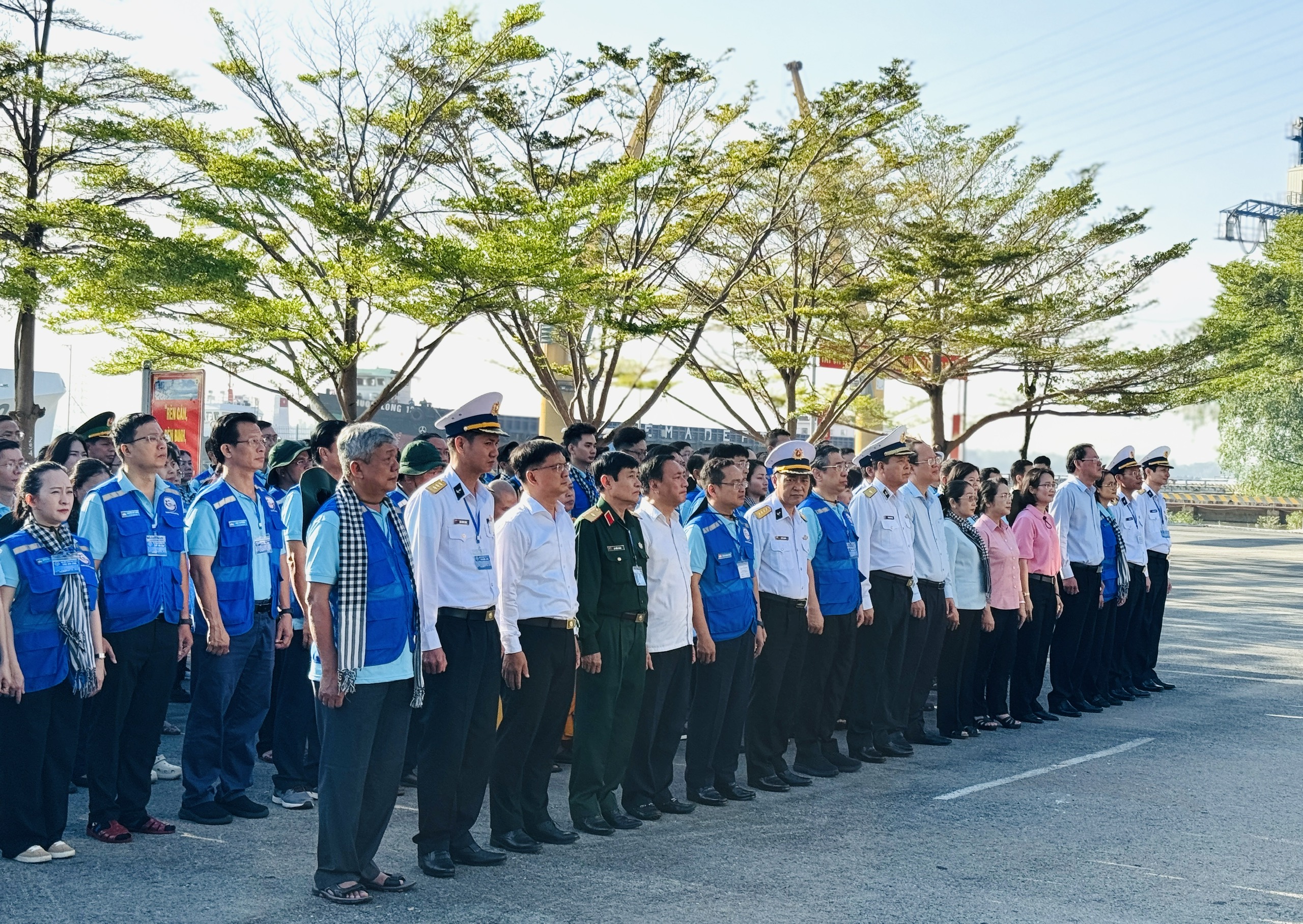 Đoàn đại biểu TP HCM thăm cán bộ, chiến sĩ, nhân dân vùng biển đảo Tây Nam- Ảnh 4. Đoàn đại biểu TP HCM thăm cán bộ, chiến sĩ, nhân dân vùng biển đảo Tây Nam- Ảnh 4.