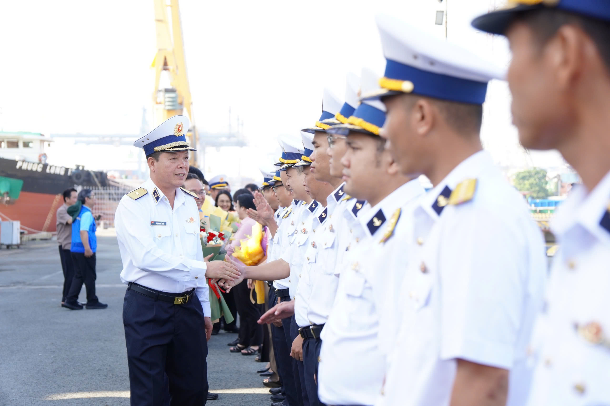 Đoàn đại biểu TP HCM thăm cán bộ, chiến sĩ, nhân dân vùng biển đảo Tây Nam- Ảnh 8. Đoàn đại biểu TP HCM thăm cán bộ, chiến sĩ, nhân dân vùng biển đảo Tây Nam- Ảnh 8.