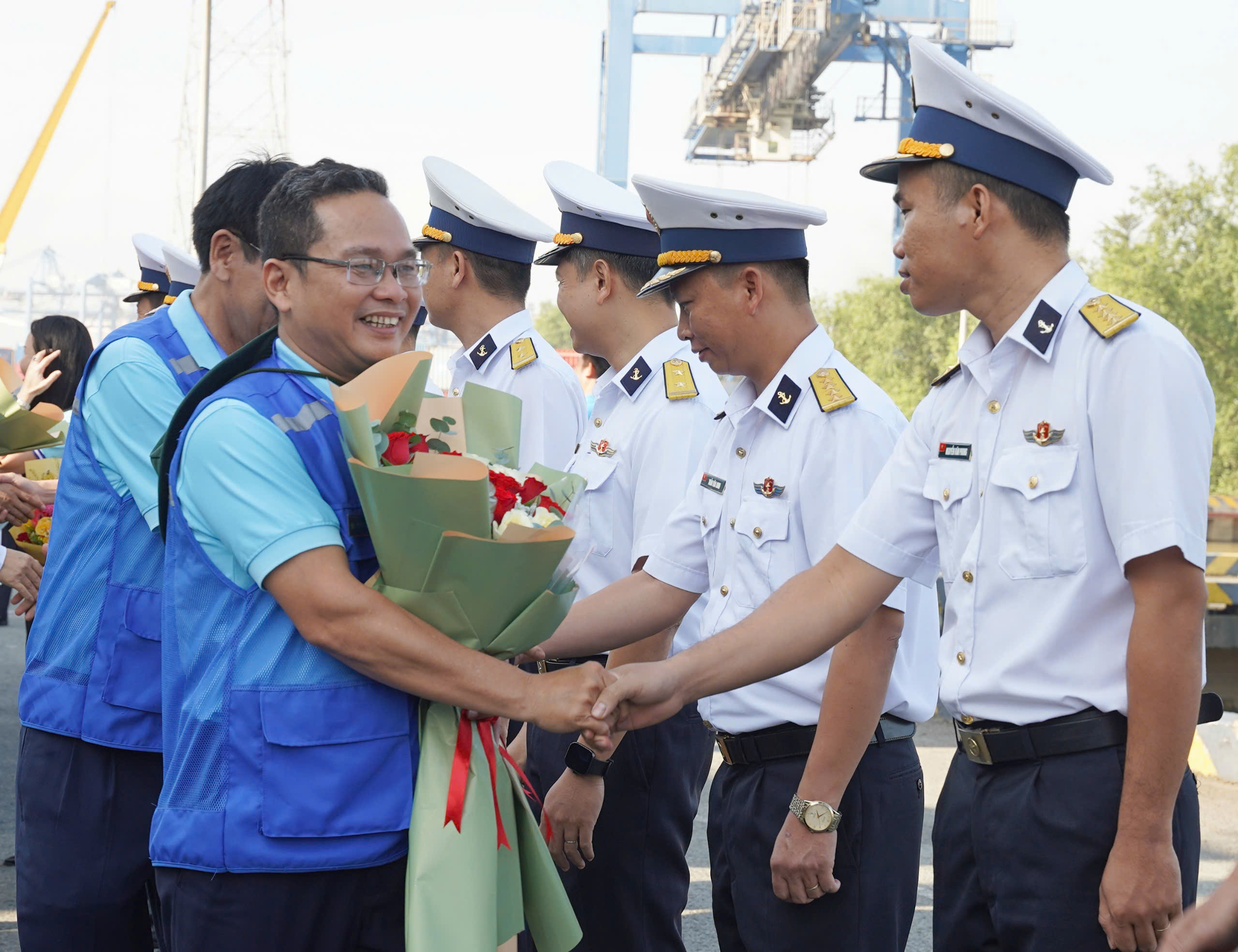 Đoàn đại biểu TP HCM thăm cán bộ, chiến sĩ, nhân dân vùng biển đảo Tây Nam- Ảnh 9. Đoàn đại biểu TP HCM thăm cán bộ, chiến sĩ, nhân dân vùng biển đảo Tây Nam- Ảnh 9.