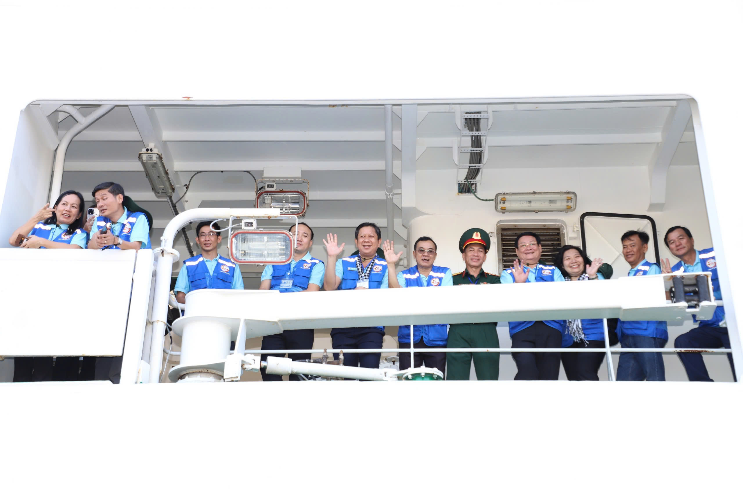 Đoàn đại biểu TP HCM thăm cán bộ, chiến sĩ, nhân dân vùng biển đảo Tây Nam- Ảnh 10. Đoàn đại biểu TP HCM thăm cán bộ, chiến sĩ, nhân dân vùng biển đảo Tây Nam- Ảnh 10.