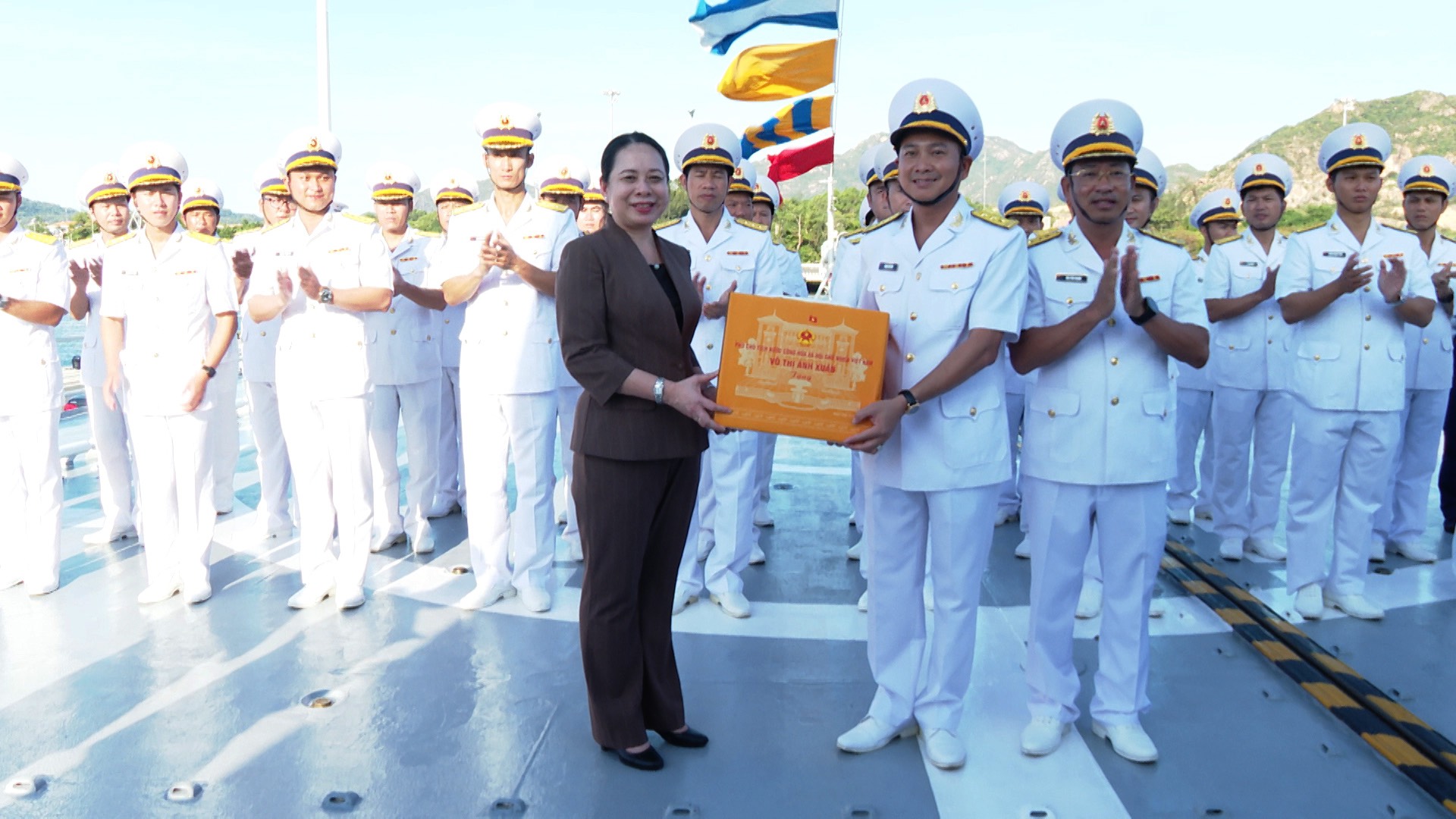 Phó Chủ tịch nước Võ Thị Ánh Xuân thăm Vùng 4 Hải quân - Ảnh 2. Phó Chủ tịch nước Võ Thị Ánh Xuân thăm Vùng 4 Hải quân - Ảnh 2.
