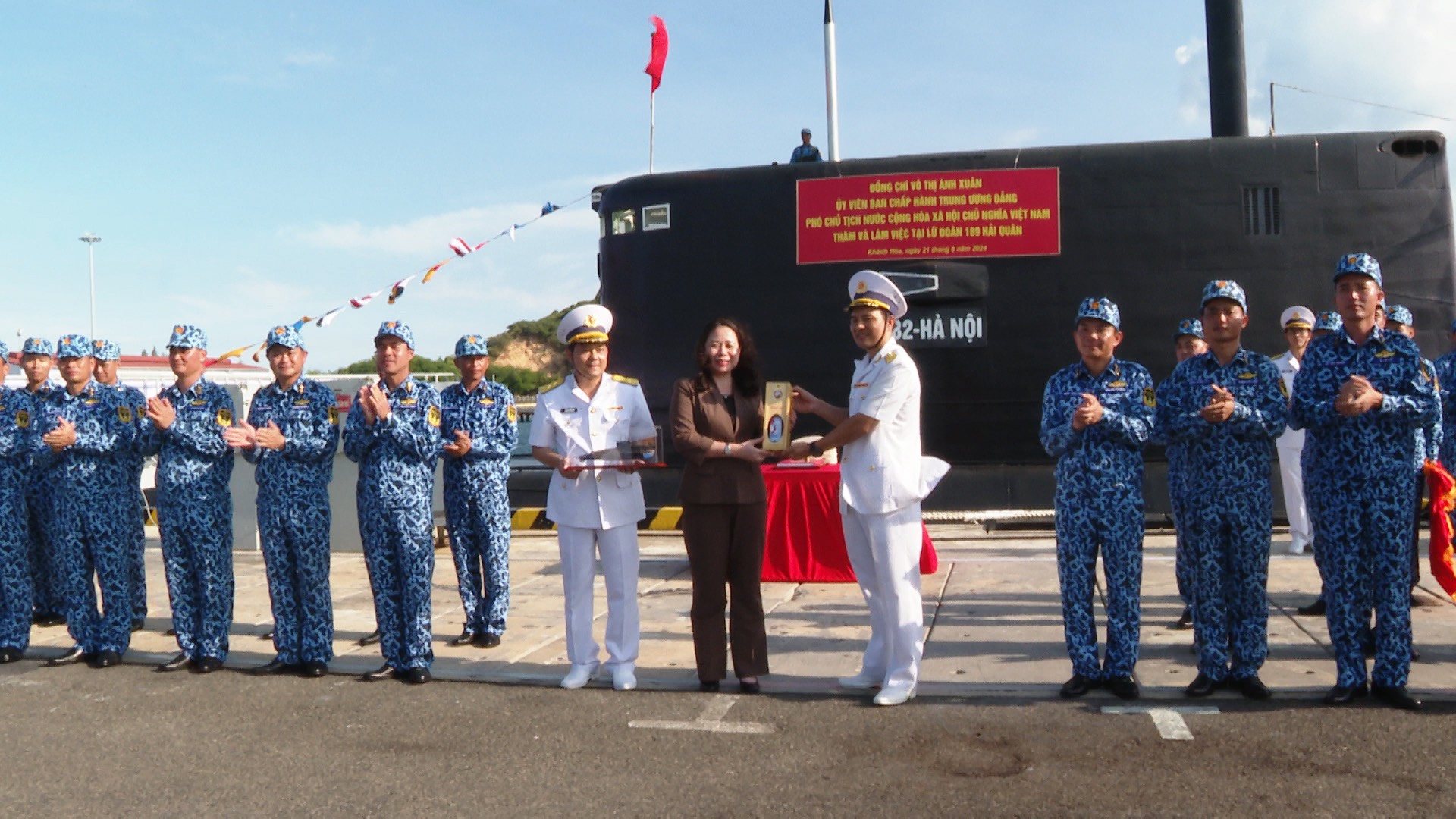 Phó Chủ tịch nước Võ Thị Ánh Xuân thăm Vùng 4 Hải quân - Ảnh 3. Phó Chủ tịch nước Võ Thị Ánh Xuân thăm Vùng 4 Hải quân - Ảnh 3.