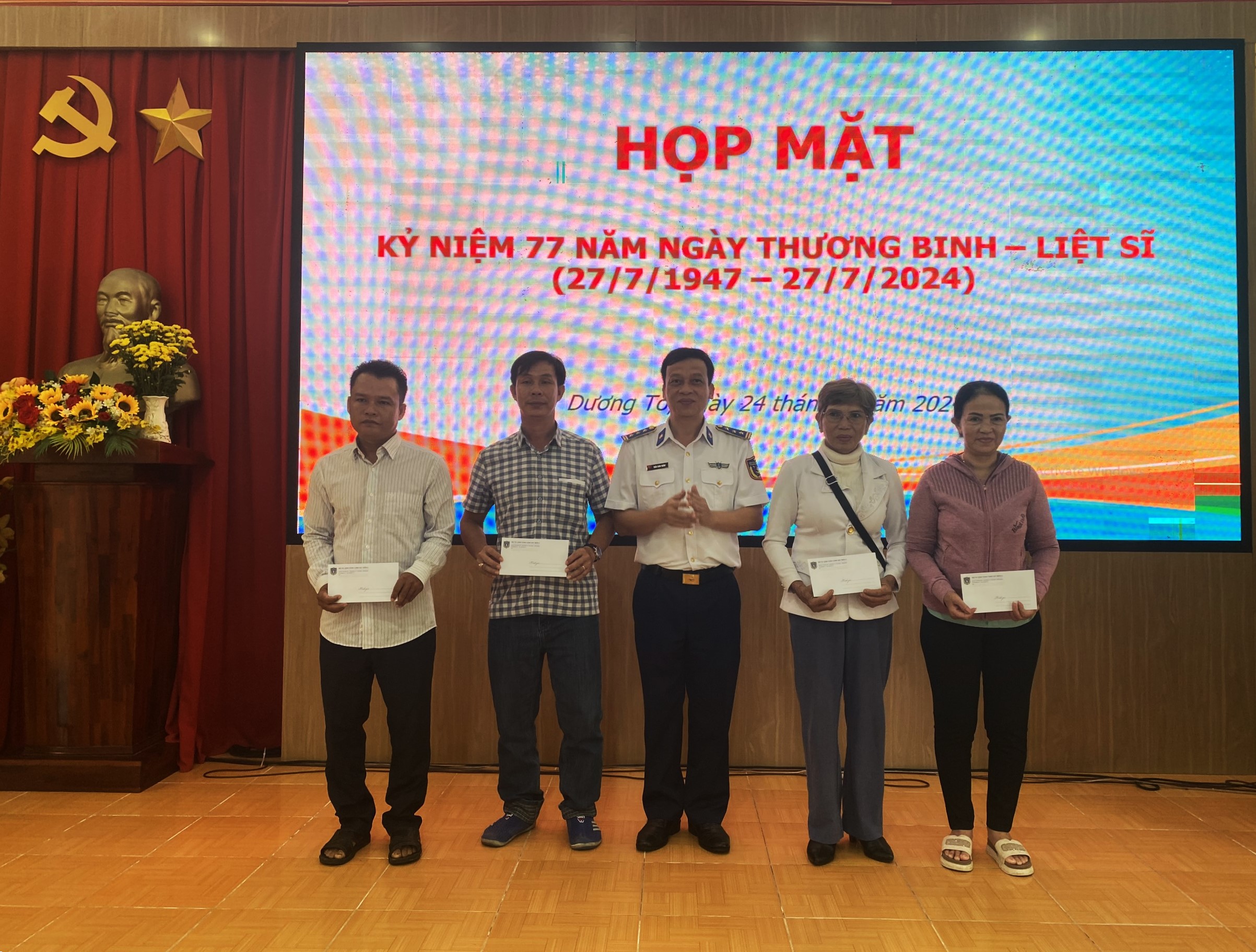 Bộ Tư lệnh Vùng Cảnh sát biển 4 tri ân các anh hùng liệt sĩ- Ảnh 3.