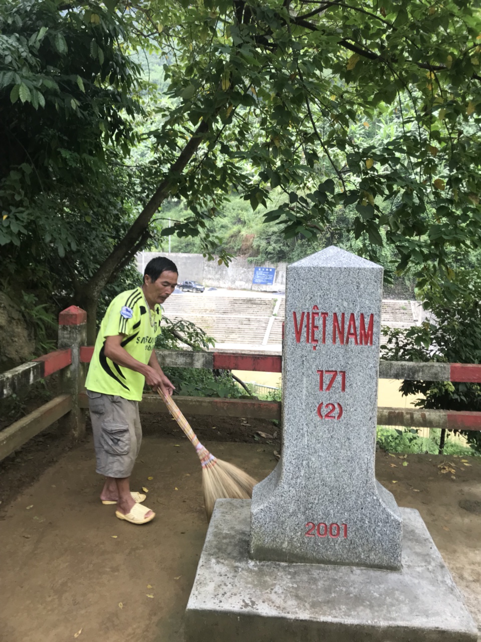 CUỘC THI VIẾT “CHỦ QUYỀN QUỐC GIA BẤT KHẢ XÂM PHẠM”: Cột mốc sống Hóa Chư Phùng- Ảnh 2. CUỘC THI VIẾT “CHỦ QUYỀN QUỐC GIA BẤT KHẢ XÂM PHẠM”: Cột mốc sống Hóa Chư Phùng- Ảnh 2.