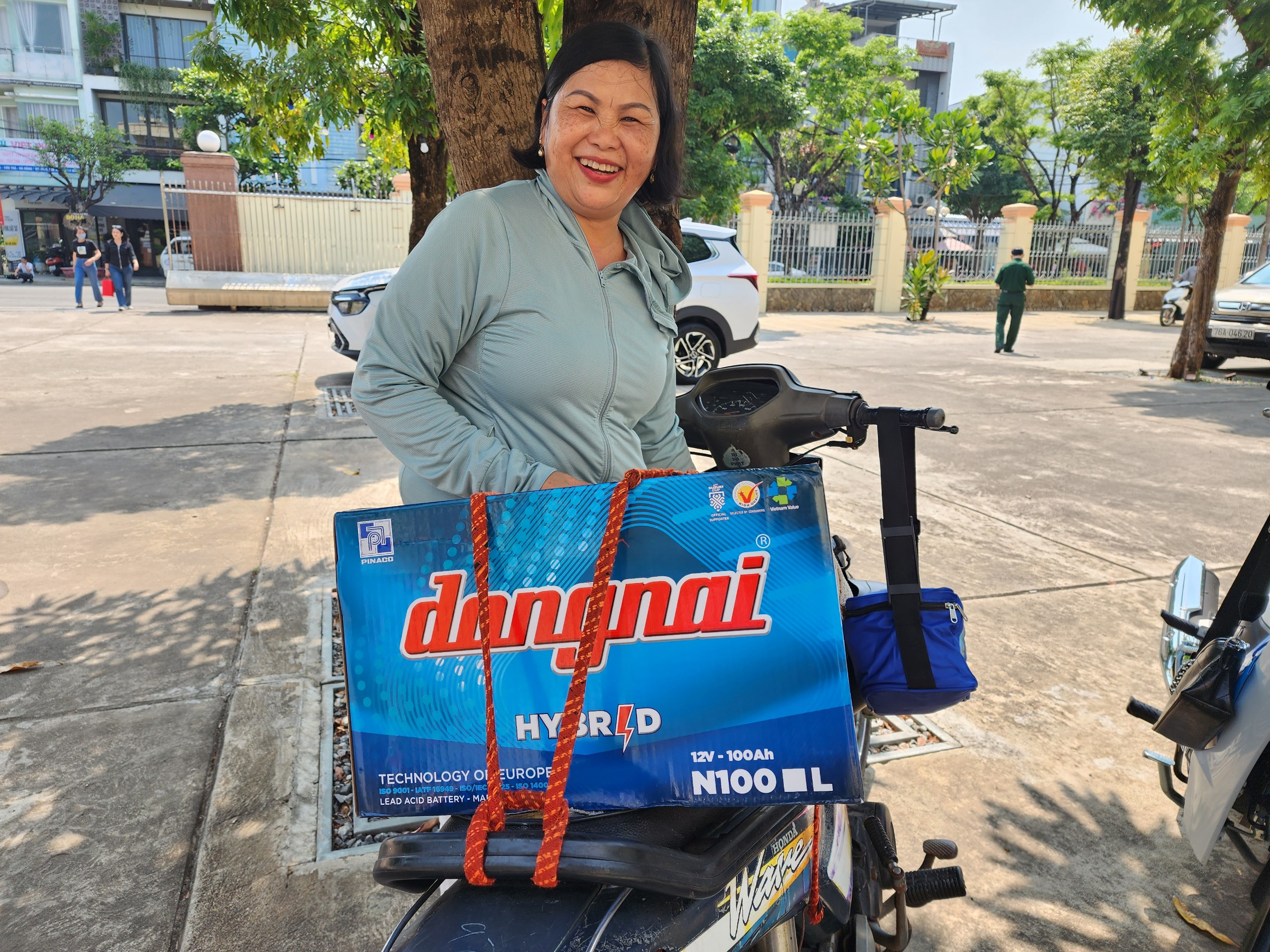 “Cùng ngư dân thắp sáng đèn trên biển” đến với ngư dân Đà Nẵng- Ảnh 3. “Cùng ngư dân thắp sáng đèn trên biển” đến với ngư dân Đà Nẵng- Ảnh 3.