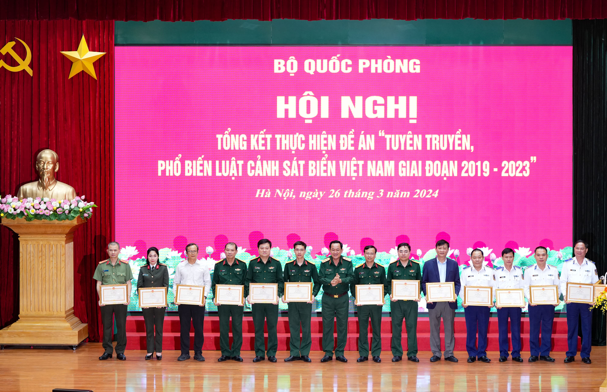 Báo Người Lao Động, Tổng Biên tập Báo Người Lao Động nhận Bằng khen của Bộ Quốc phòng- Ảnh 5. Báo Người Lao Động, Tổng Biên tập Báo Người Lao Động nhận Bằng khen của Bộ Quốc phòng- Ảnh 5.