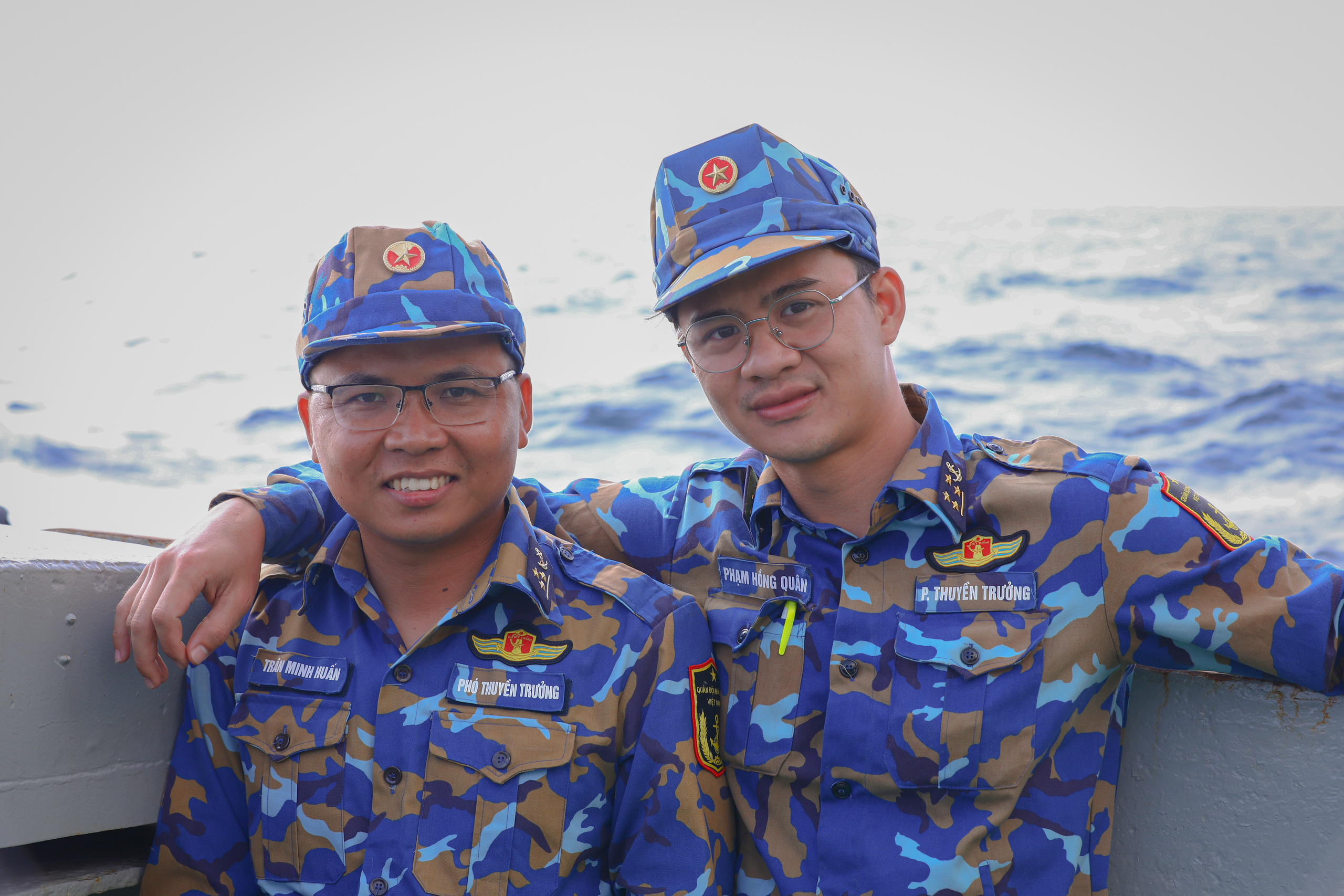 Con tàu chở yêu thương từ đất liền ra DKI- Ảnh 6. Con tàu chở yêu thương từ đất liền ra DKI- Ảnh 6.