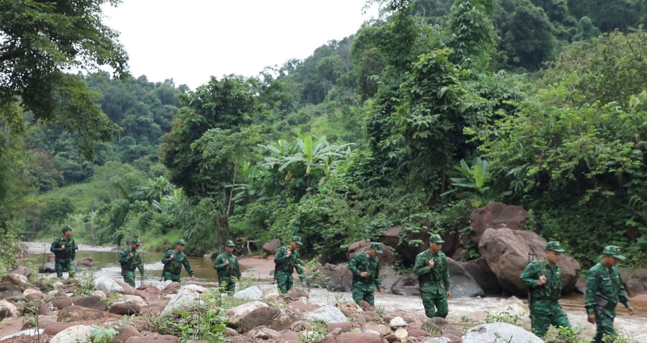 Bộ đội Đồn Biên phòng Chiềng Sơn đi tuần tra Bộ đội Đồn Biên phòng Chiềng Sơn đi tuần tra