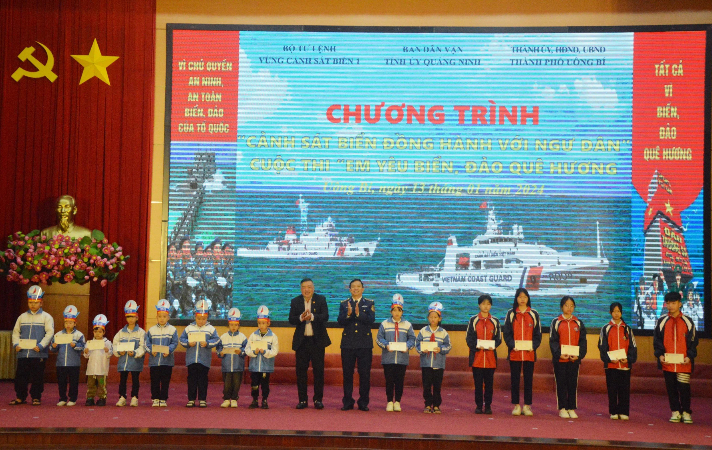 Lan tỏa chương trình “Cảnh sát biển đồng hành với ngư dân”- Ảnh 2. Lan tỏa chương trình “Cảnh sát biển đồng hành với ngư dân”- Ảnh 2.