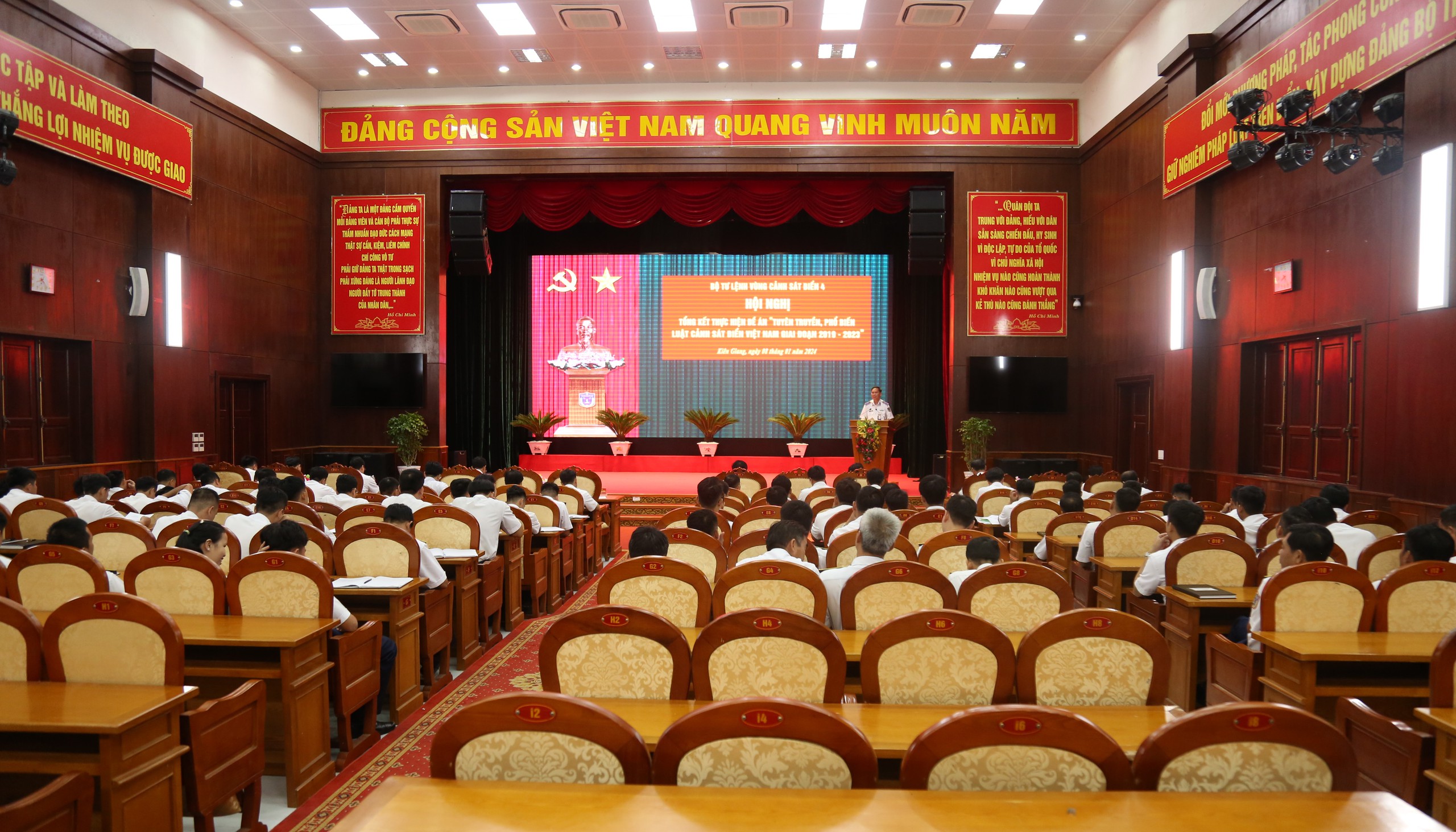 Đưa Luật Cảnh sát biển vào đời sống- Ảnh 2. Đưa Luật Cảnh sát biển vào đời sống- Ảnh 2.