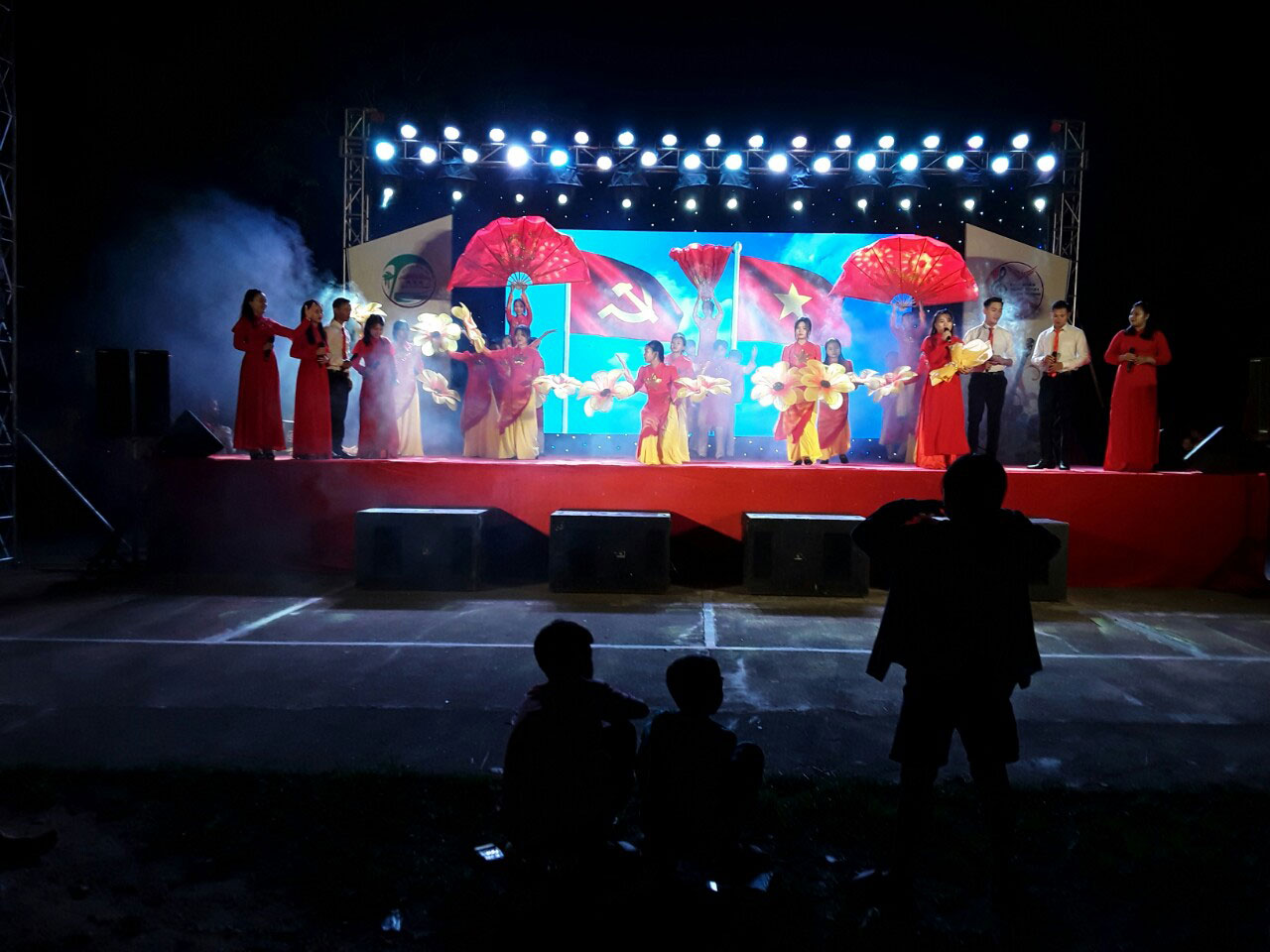 Kết nối triệu con tim yêu nước qua âm nhạc- Ảnh 3. Kết nối triệu con tim yêu nước qua âm nhạc- Ảnh 3.