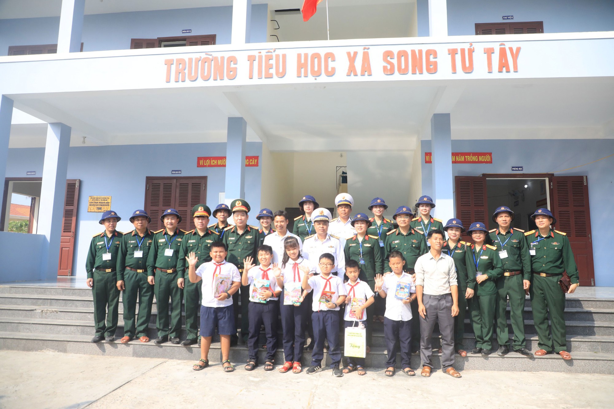 Cuộc thi viết về chủ quyền quốc gia lần 4: Khát vọng, ý chí Trường Sa - Ảnh 3. Cuộc thi viết về chủ quyền quốc gia lần 4: Khát vọng, ý chí Trường Sa - Ảnh 3.