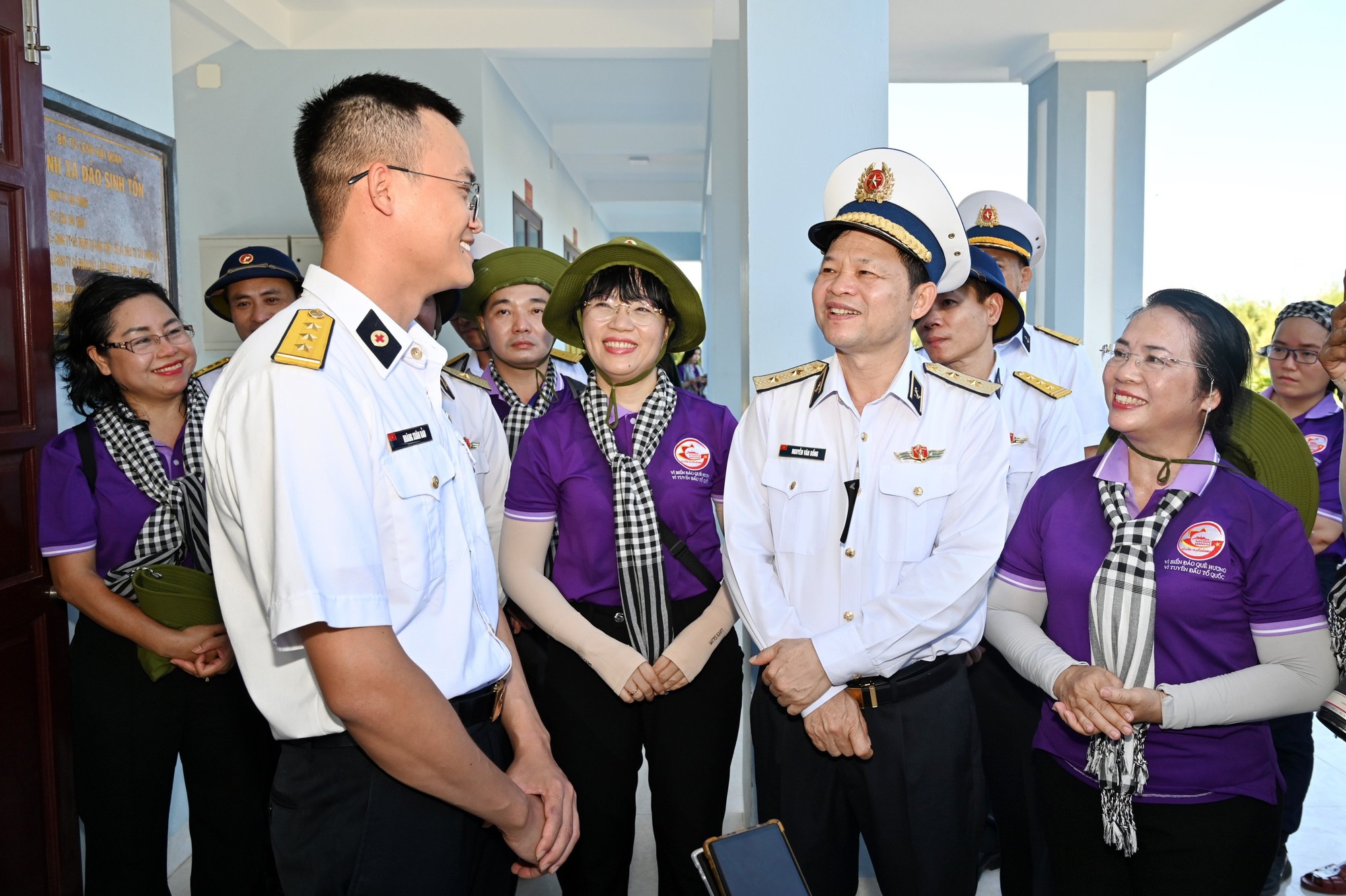 ĐỔI THAY KỲ DIỆU Ở TRƯỜNG SA: Sâu nặng nghĩa tình TP HCM - Ảnh 5. ĐỔI THAY KỲ DIỆU Ở TRƯỜNG SA: Sâu nặng nghĩa tình TP HCM - Ảnh 5.