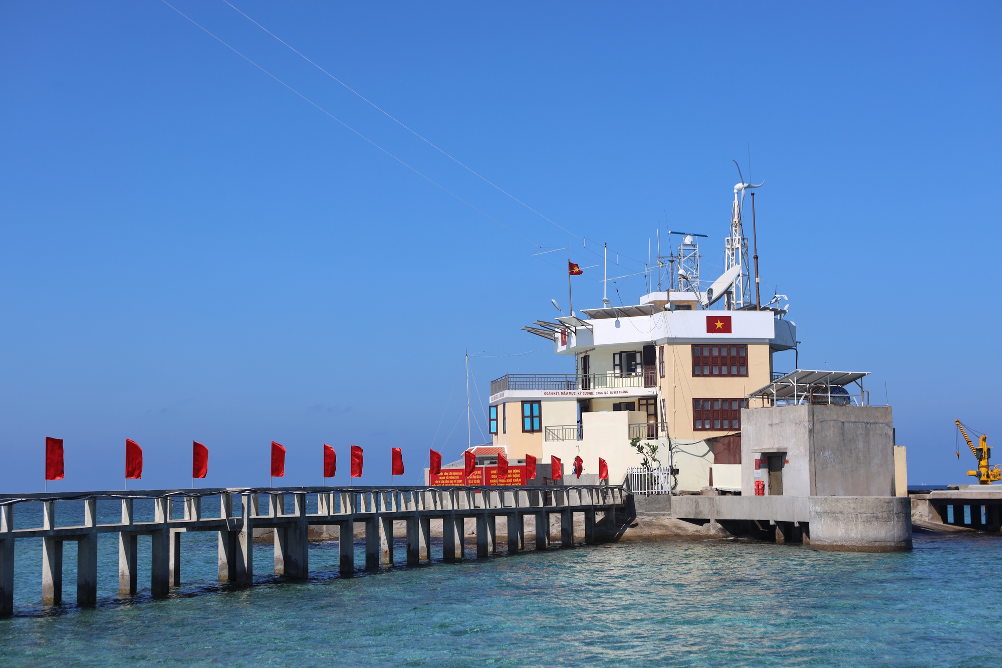 ĐỔI THAY KỲ DIỆU Ở TRƯỜNG SA: Sâu nặng nghĩa tình TP HCM - Ảnh 8. ĐỔI THAY KỲ DIỆU Ở TRƯỜNG SA: Sâu nặng nghĩa tình TP HCM - Ảnh 8.