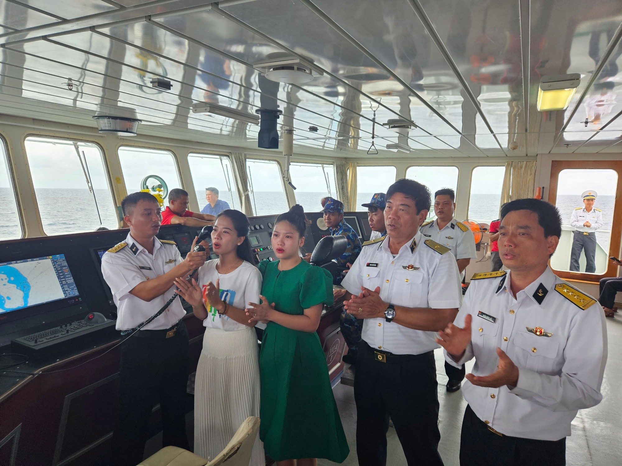 13-hinh-3-trang-13-ngay-14-5 13-hinh-3-trang-13-ngay-14-5