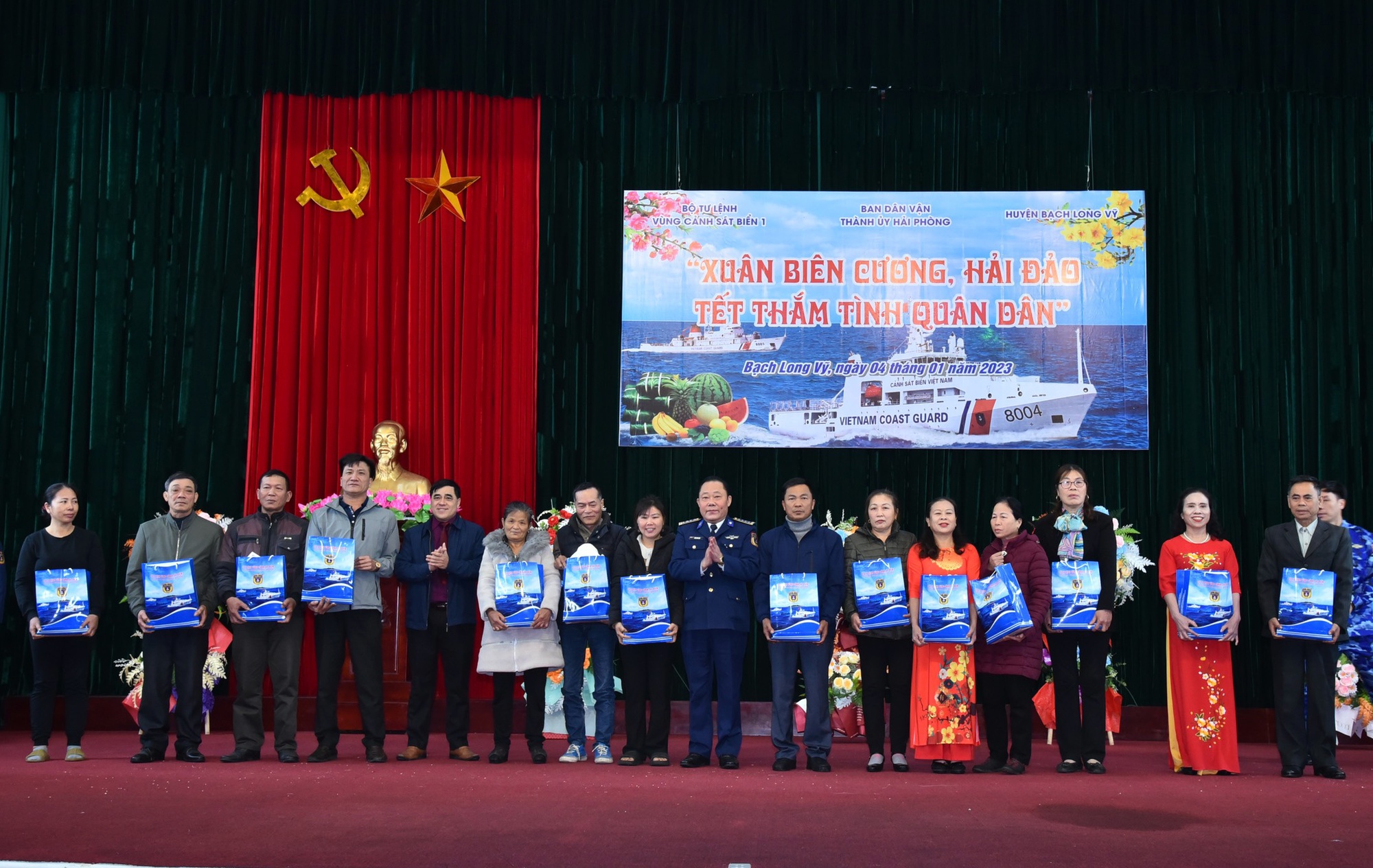 Tết về trên đảo tiền tiêu Bạch Long Vỹ - Ảnh 2. Tết về trên đảo tiền tiêu Bạch Long Vỹ - Ảnh 2.