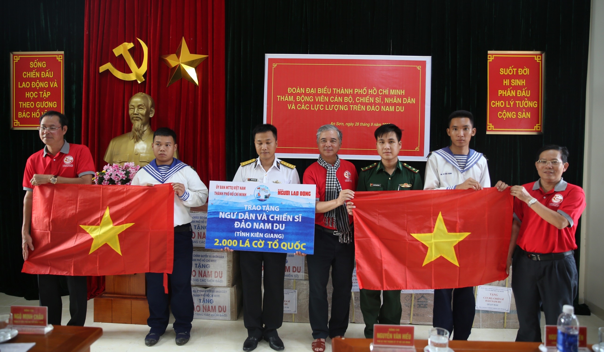 Nghĩa tình thành phố với đảo xa - Ảnh 2. Nghĩa tình thành phố với đảo xa - Ảnh 2.