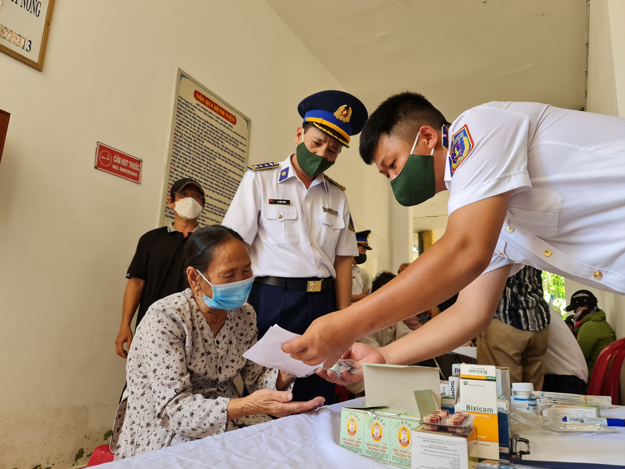 Hình ảnh xúc động trên huyện đảo Lý Sơn trong ngày 27-5 - Ảnh 4. Hình ảnh xúc động trên huyện đảo Lý Sơn trong ngày 27-5 - Ảnh 4.