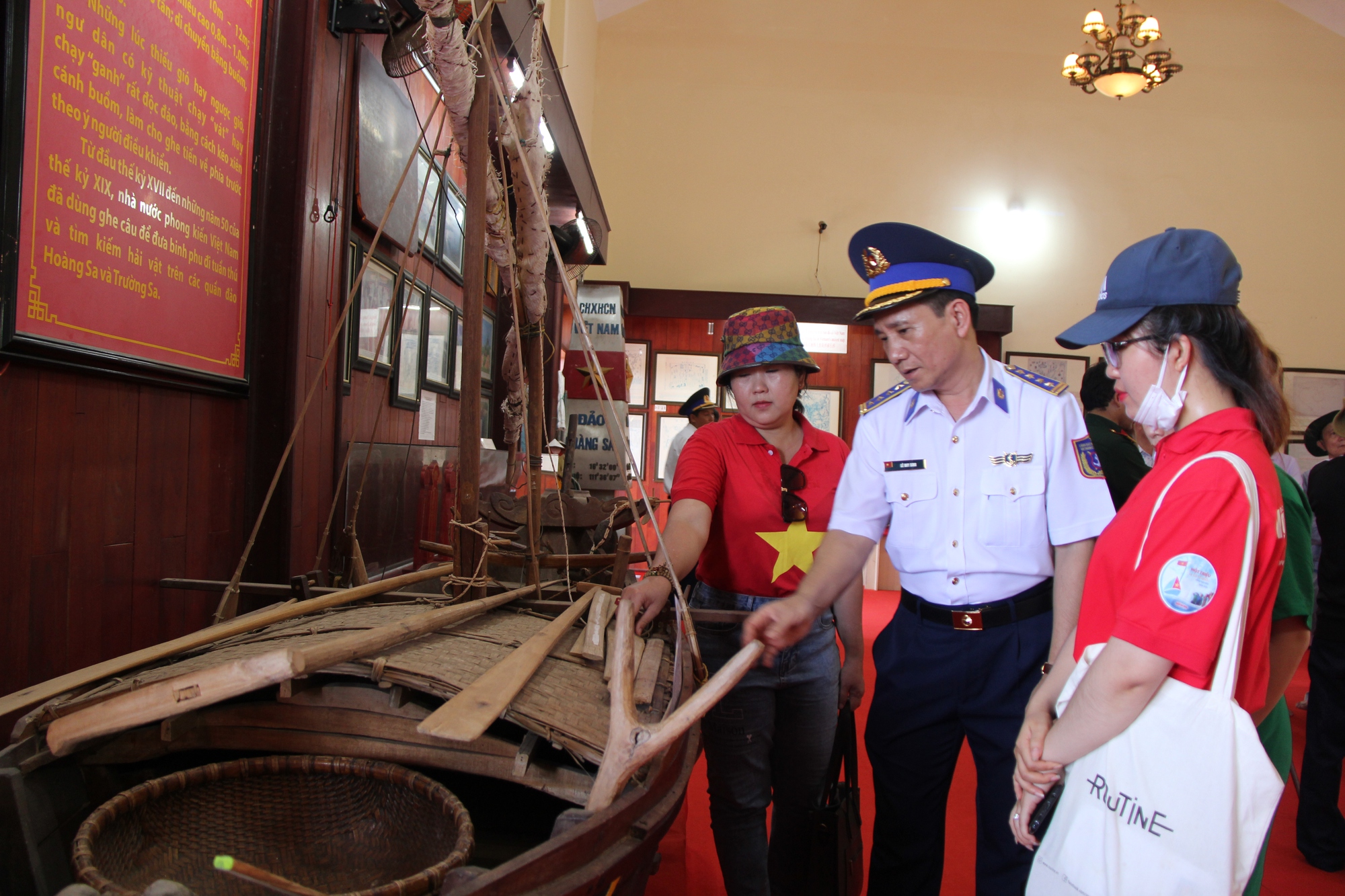 Hình ảnh xúc động trên huyện đảo Lý Sơn trong ngày 27-5 - Ảnh 8. Hình ảnh xúc động trên huyện đảo Lý Sơn trong ngày 27-5 - Ảnh 8.