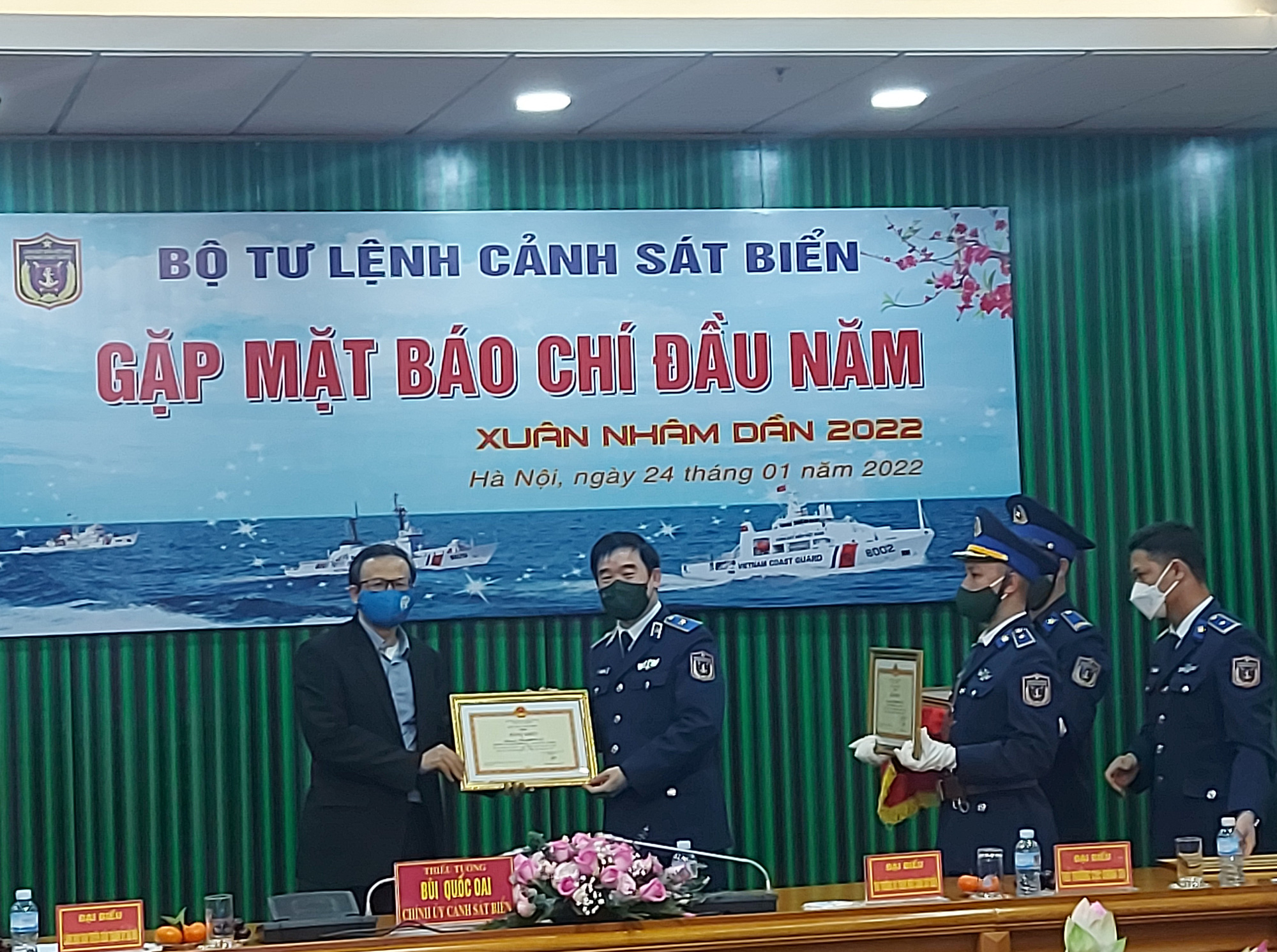 Bộ Tư lệnh Cảnh sát biển gặp mặt các cơ quan báo chí khu vực phía Bắc - Ảnh 2. Bộ Tư lệnh Cảnh sát biển gặp mặt các cơ quan báo chí khu vực phía Bắc - Ảnh 2.