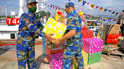 Cuộc thi viết về chủ quyền: Mang xuân ra Trường Sa - Ảnh 2. Cuộc thi viết về chủ quyền: Mang xuân ra Trường Sa - Ảnh 2.