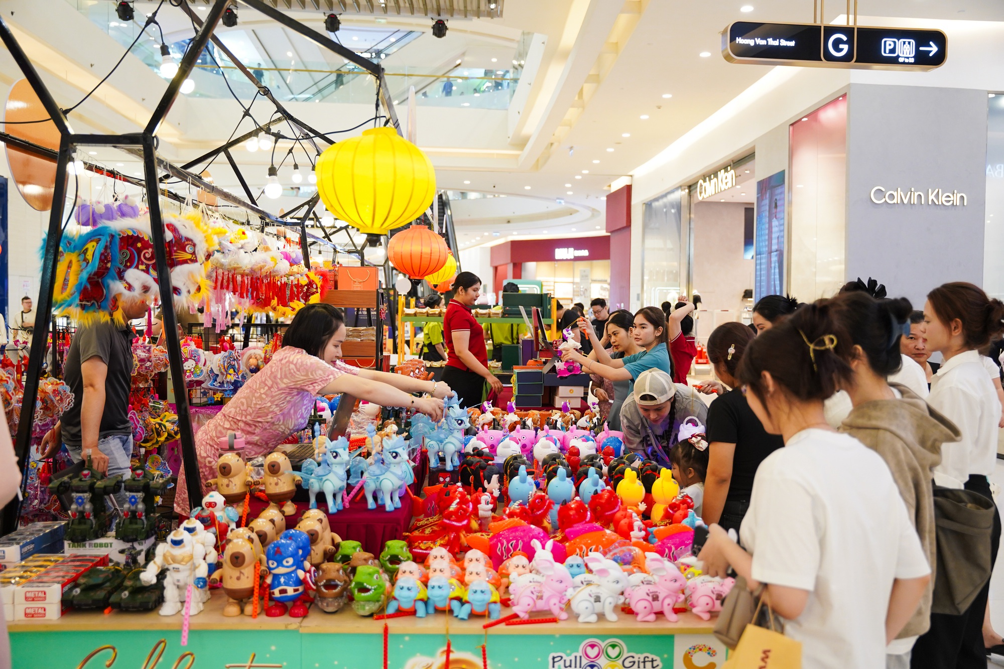 Crescent Mall rực rỡ mùa trăng rằm 2025 với chuỗi sự kiện nhiệm màu, kết nối mọi thế hệ- Ảnh 3. Crescent Mall rực rỡ mùa trăng rằm 2025 với chuỗi sự kiện nhiệm màu, kết nối mọi thế hệ- Ảnh 3.