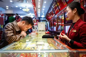 Chính phủ yêu cầu Bộ Tài chính, Ngân hàng Nhà nước báo cáo về thị trường vàng, chứng khoán