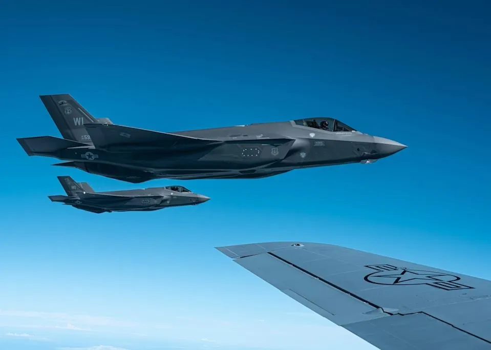 Tiêm kích F-35. Ảnh: KHÔNG QUÂN MỸ thong-tin-tiem-kich-f-35-suyt-trung-ten-lua-houthis-co-dang-lo-voi-my-1.jpg