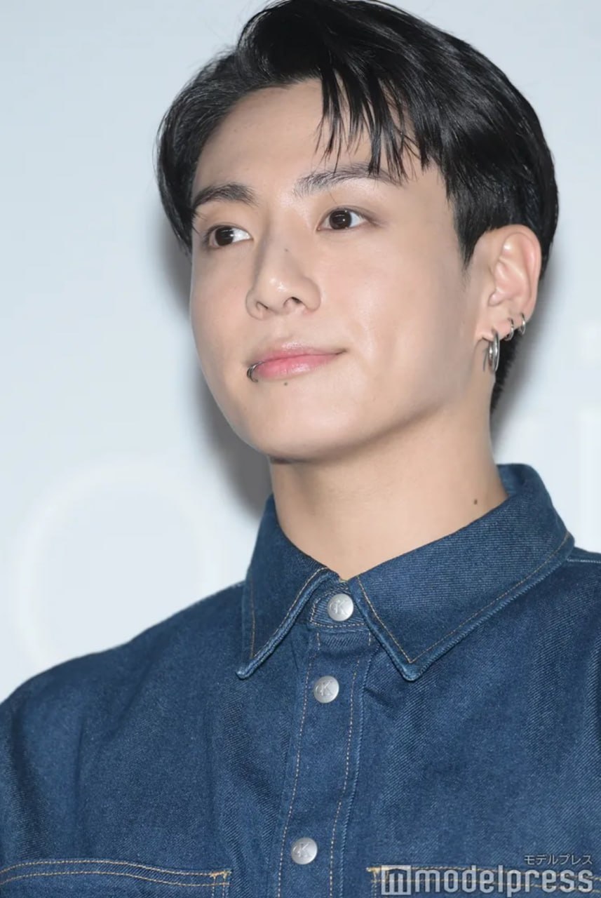 Jungkook lần đầu dự Fashion Week bảnh quá, đi giày cao gót mà vẫn nam tính cỡ này!- Ảnh 10.