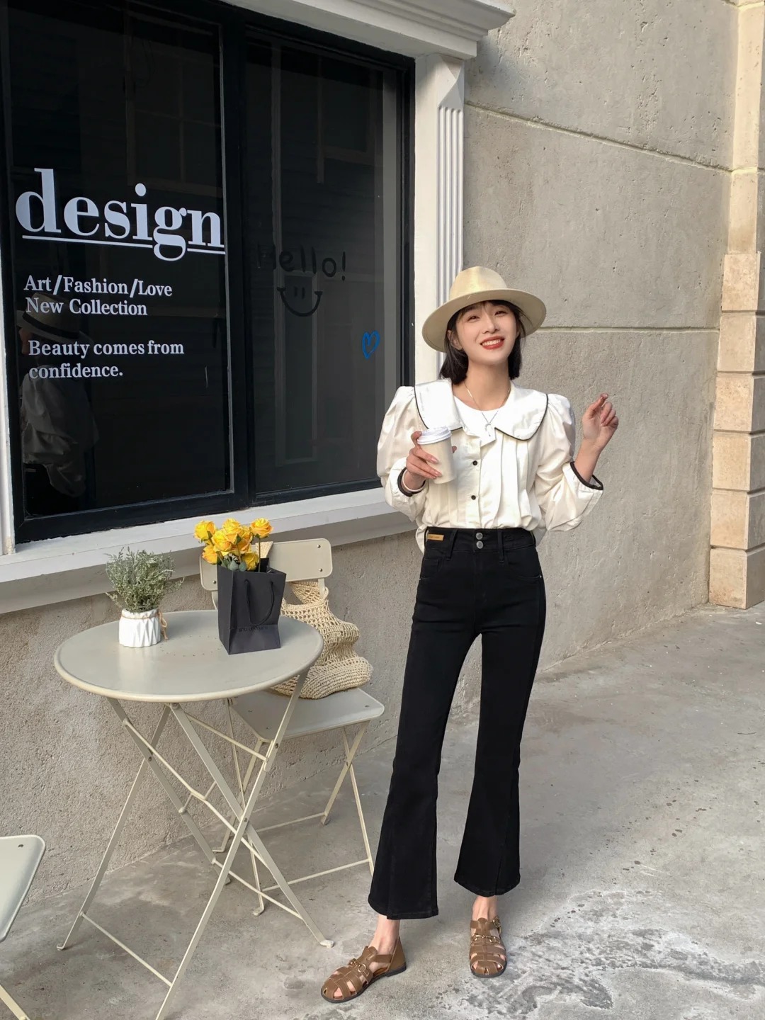 "Quần jeans ống loe nhẹ" bùng nổ mùa hè này! Giải mã 3 công thức phối đồ, vừa che khuyết điểm chân vừa giúp dáng thon gọn - Ảnh 6. "Quần jeans ống loe nhẹ" bùng nổ mùa hè này! Giải mã 3 công thức phối đồ, vừa che khuyết điểm chân vừa giúp dáng thon gọn - Ảnh 6.